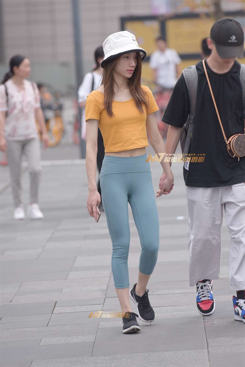 图片[1]-瑜伽裤美女-街拍流行馆