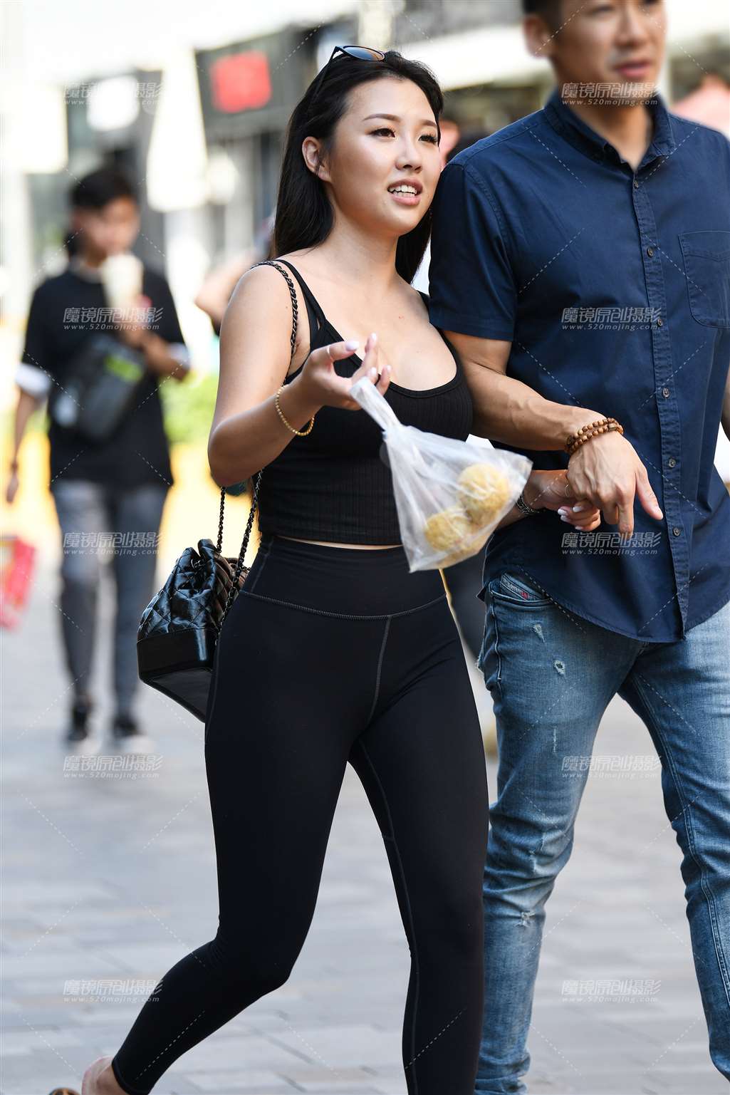 图片[3]-第1528篇开心紧身美女-街拍流行馆