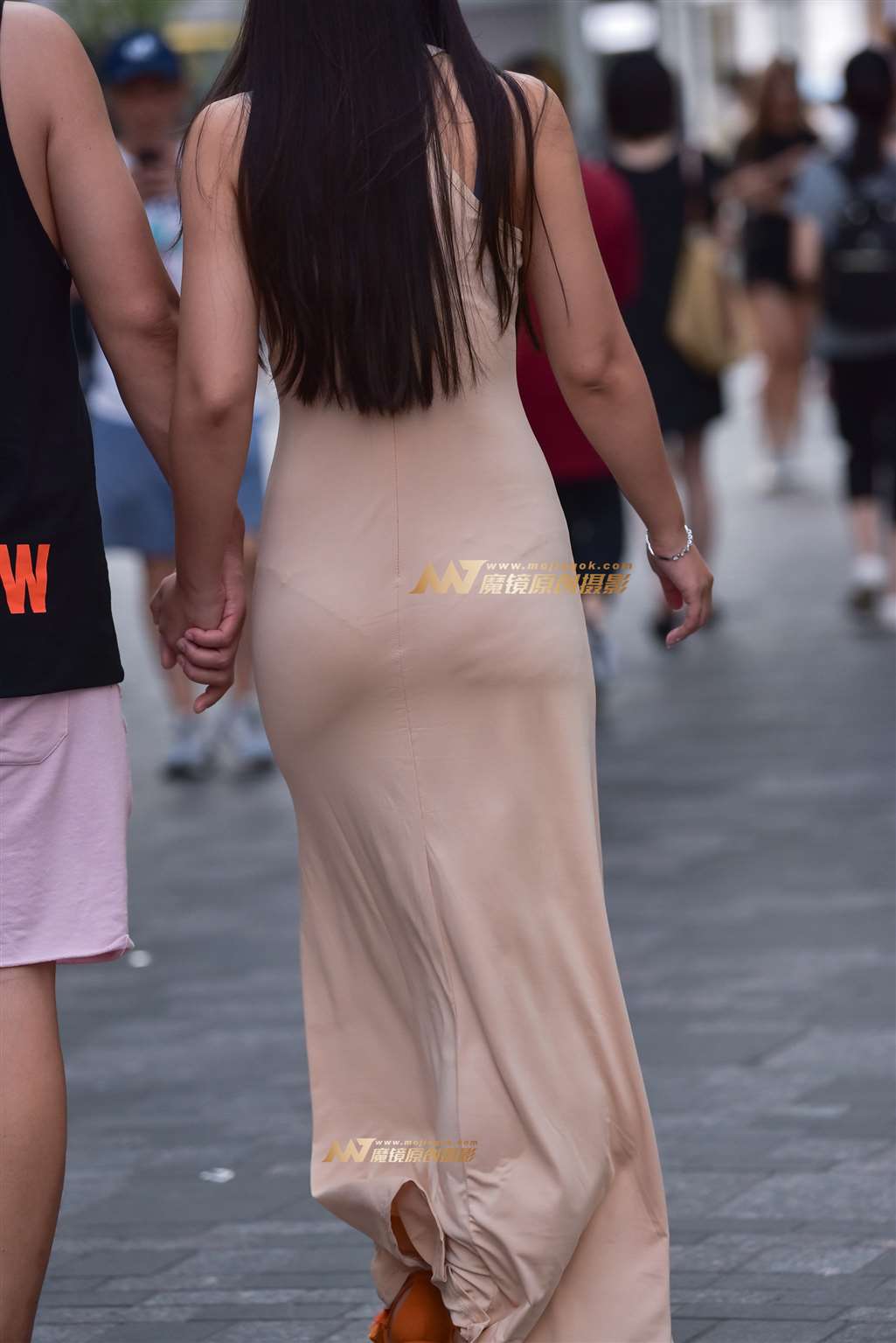 图片[4]-丰满圆润的长裙美妇-街拍流行馆