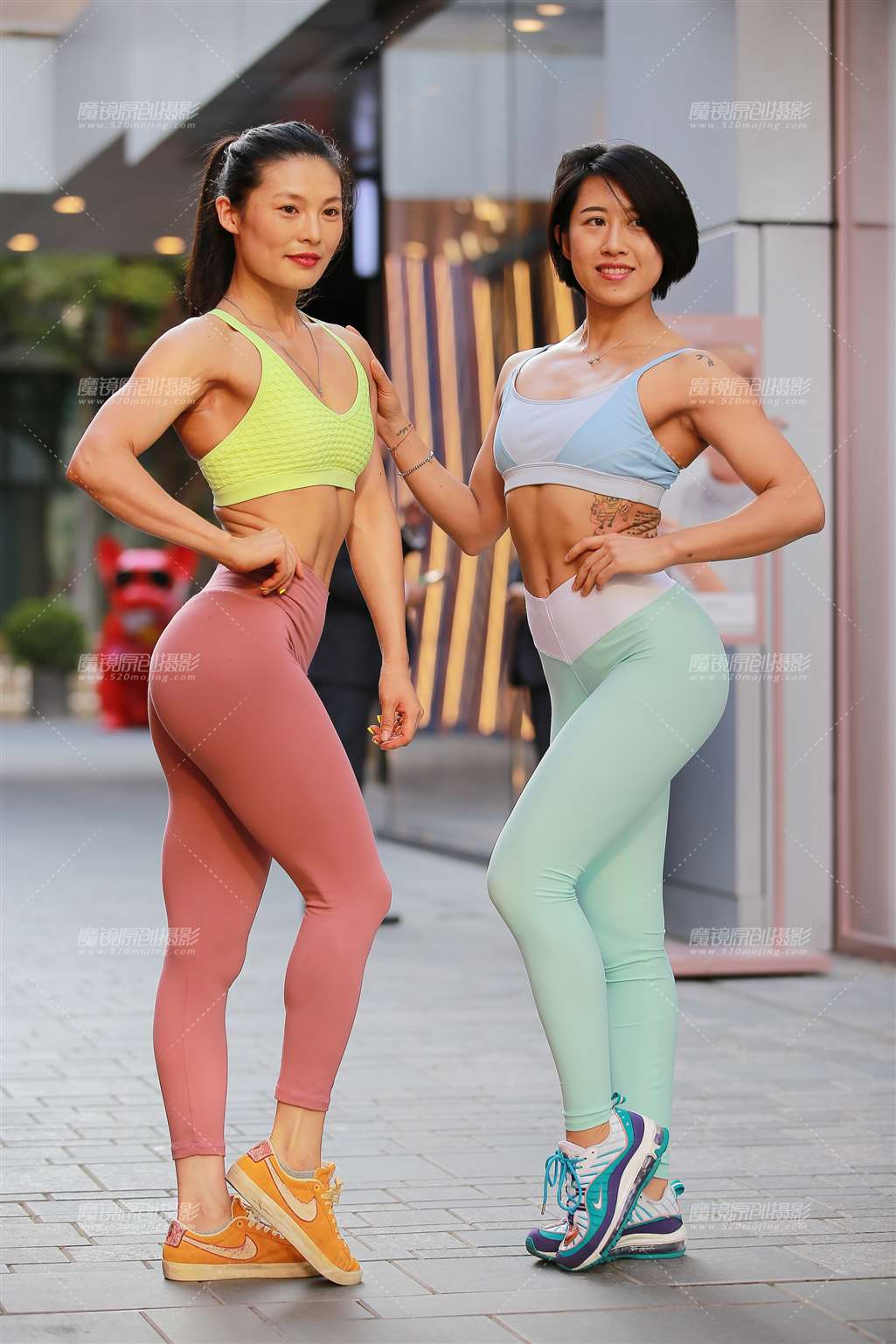 图片[1]-双人健身-街拍流行馆