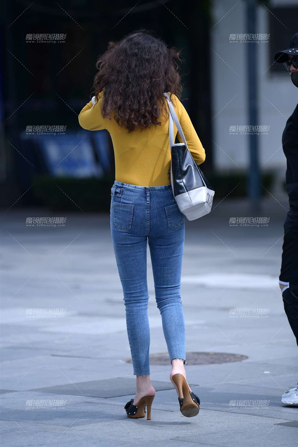 图片[4]-第1533篇铅笔裤紧身美女-街拍流行馆