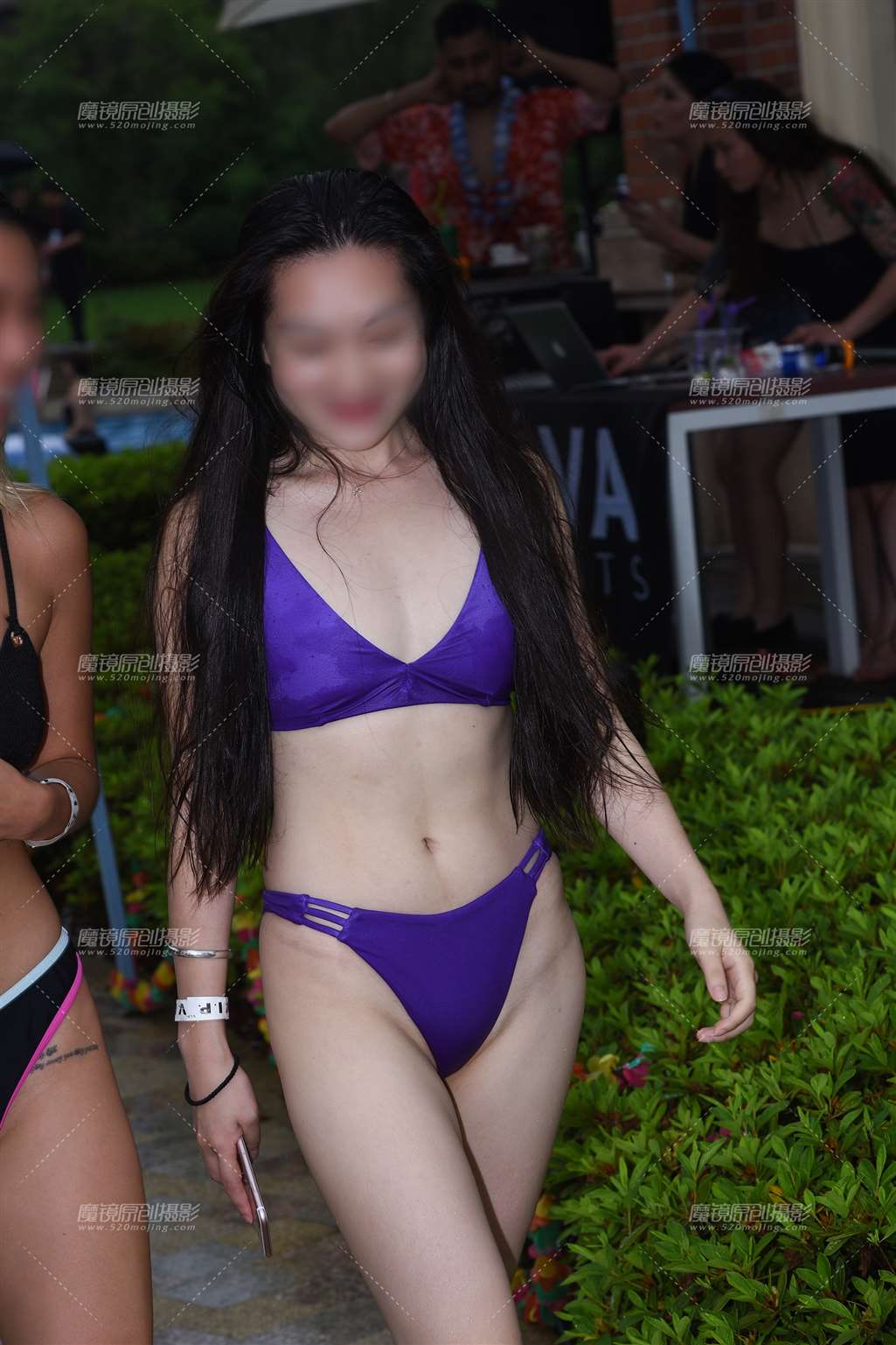 图片[5]-蓝色比基尼美**-街拍流行馆