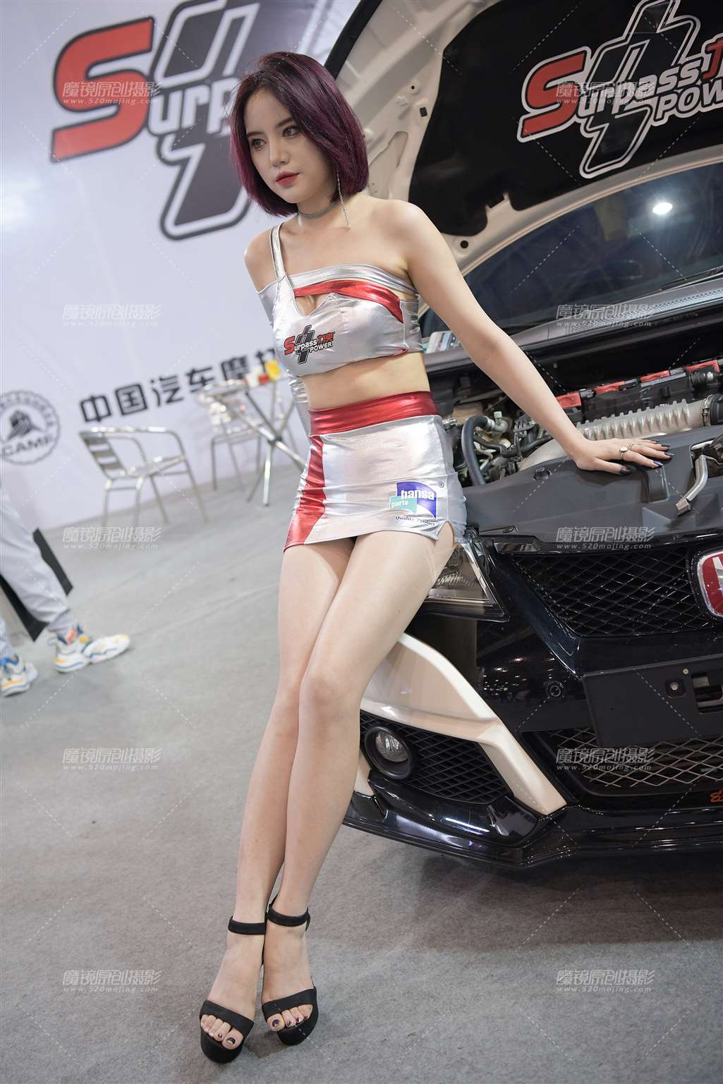 图片[5]-性感，银色包臀裙女模-街拍流行馆
