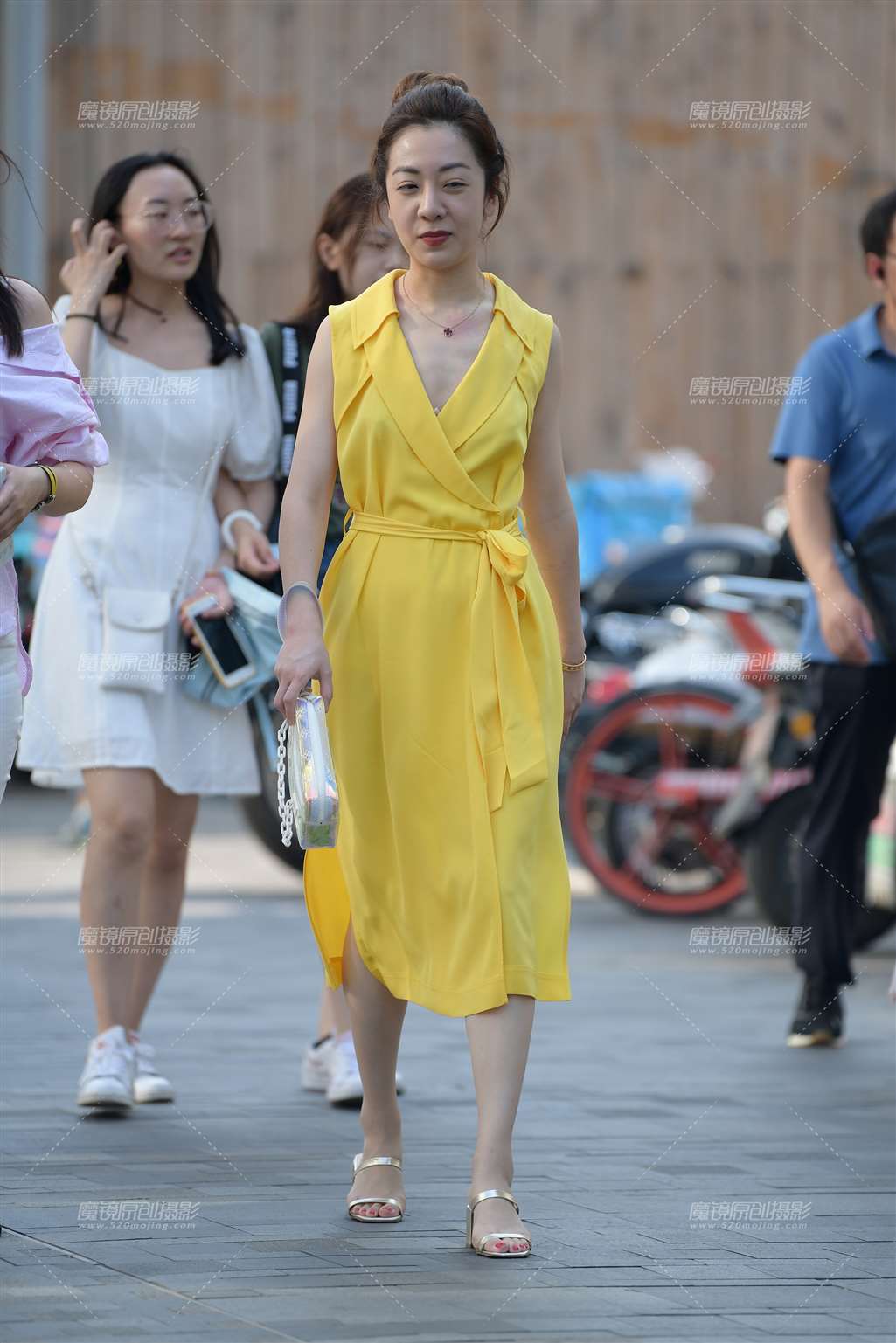 图片[4]-第1538篇端庄文雅美女-街拍流行馆