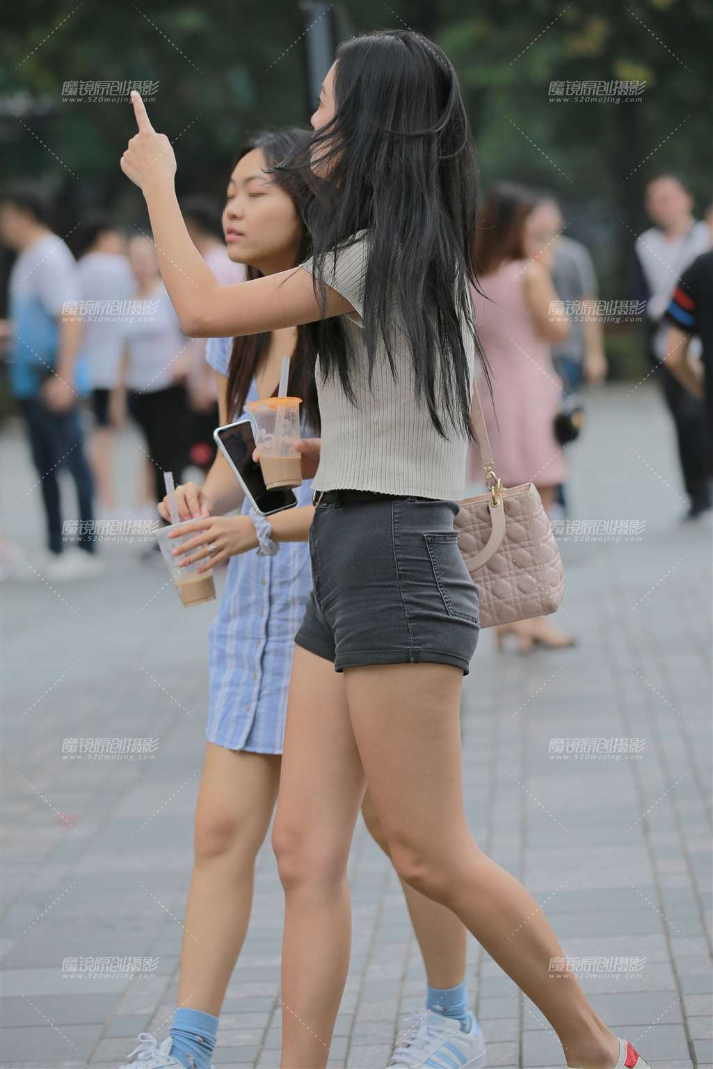 图片[4]-热裤学生妹-街拍流行馆