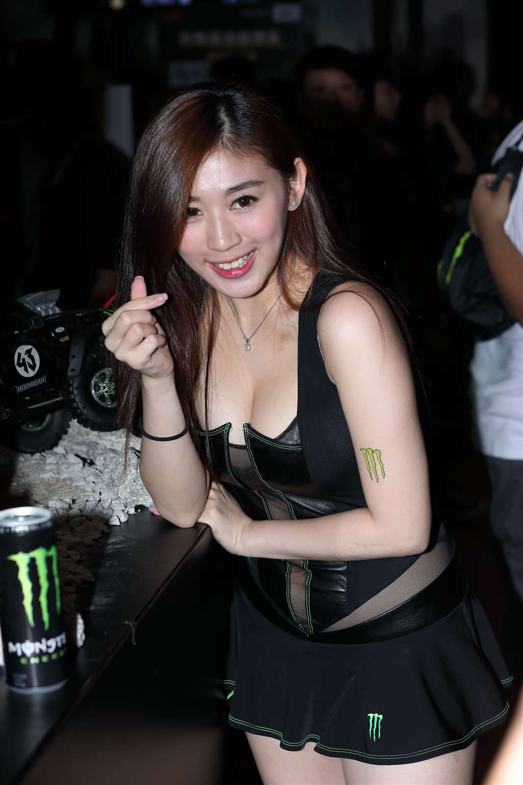 图片[1]-大胸showgirl-街拍流行馆