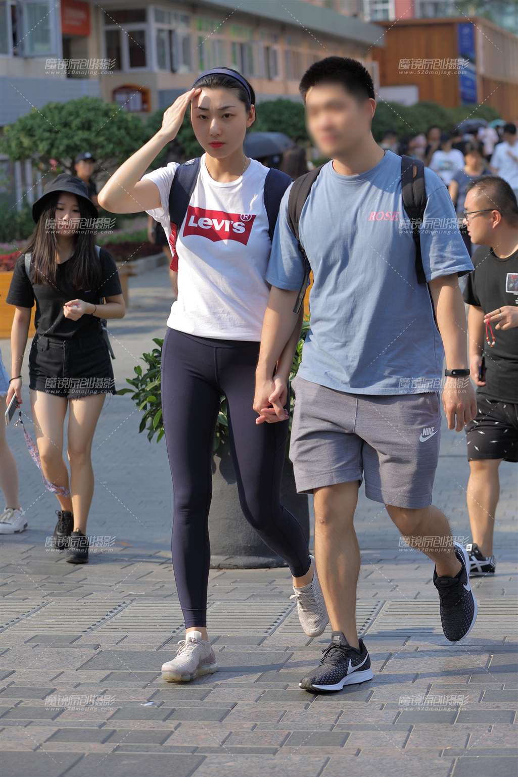 图片[5]-长腿紧身裤女友-街拍流行馆