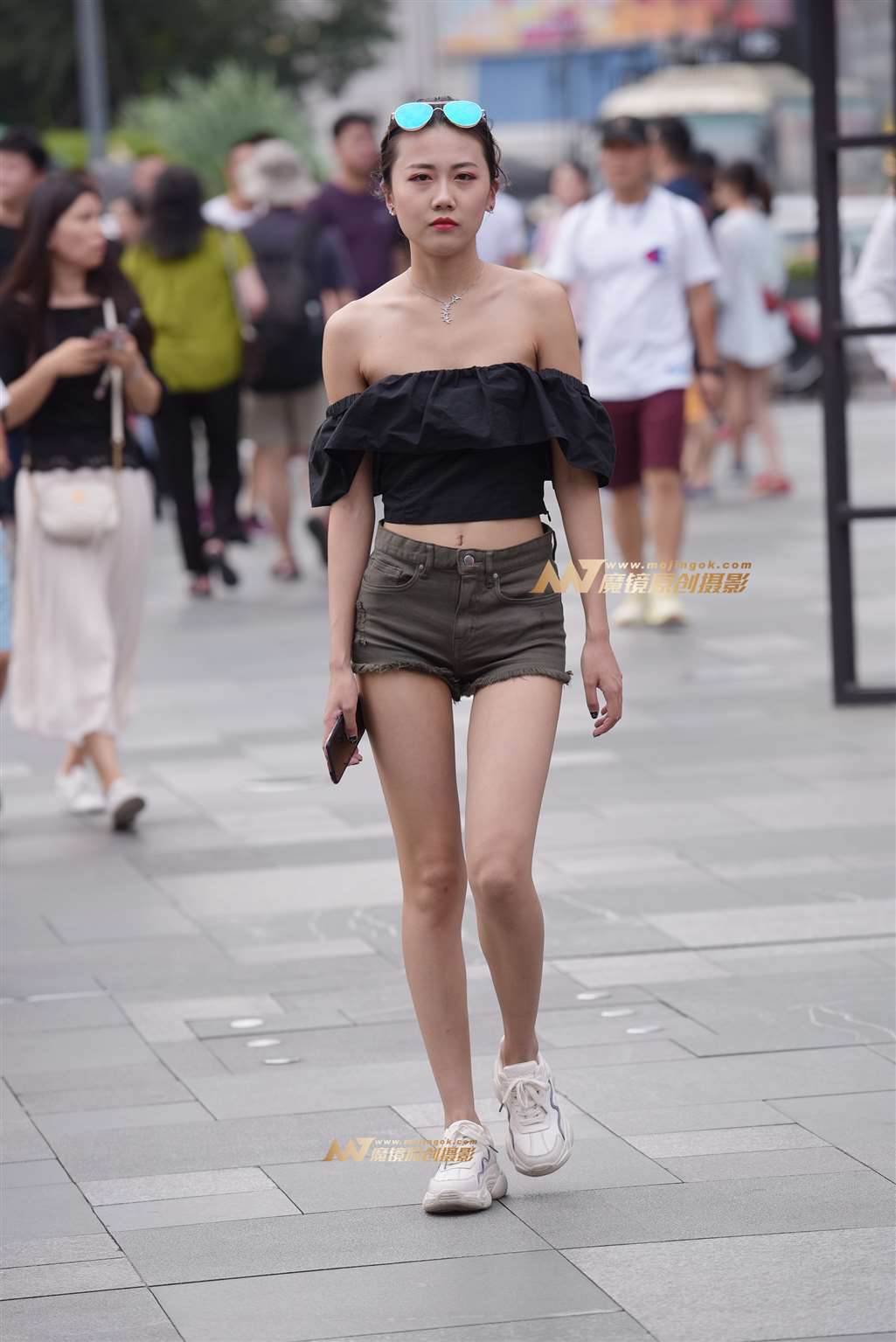 图片[3]-热裤美女-街拍流行馆