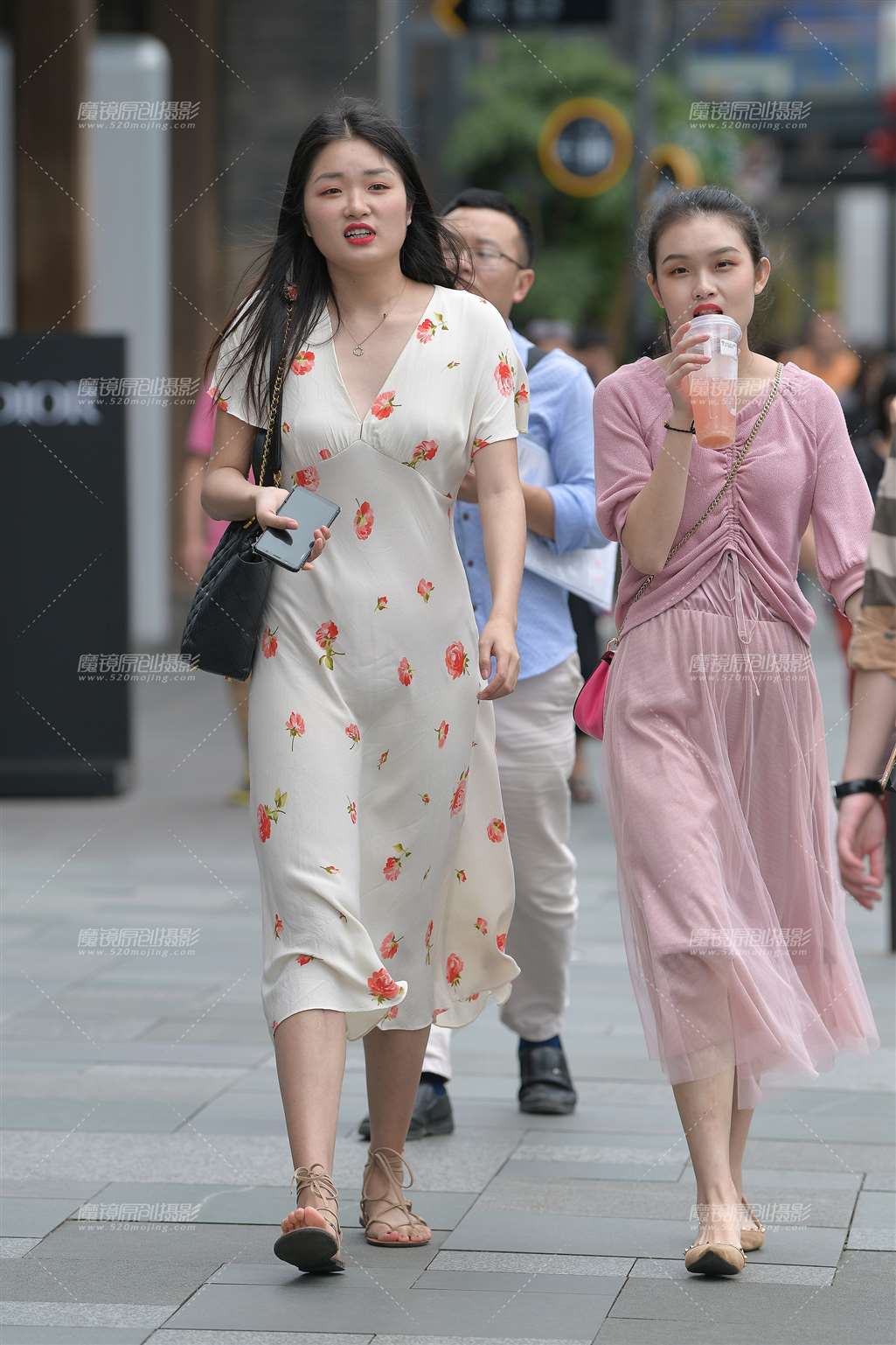 图片[4]-这裙子，蛮贴身的，好看~-街拍流行馆