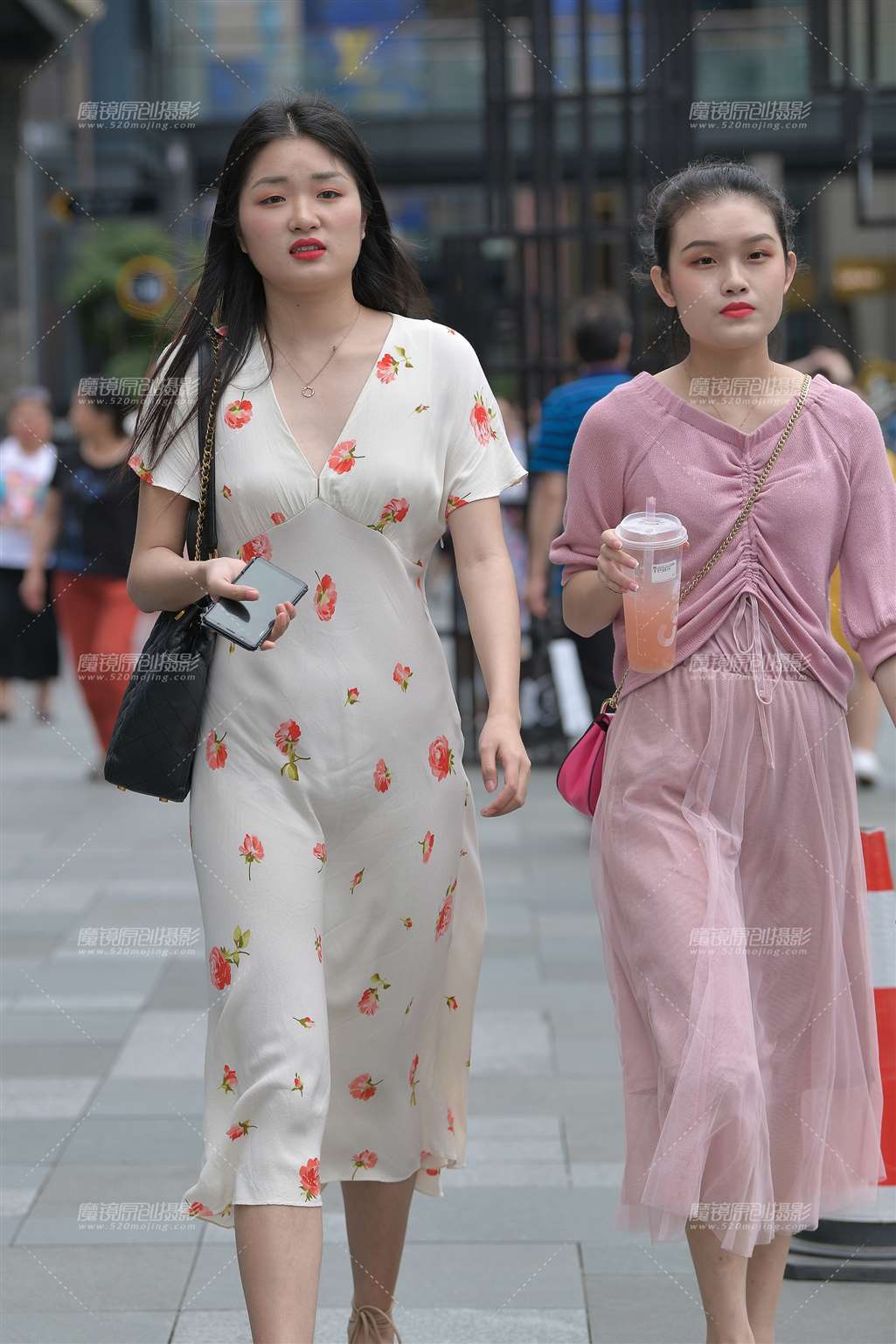图片[3]-这裙子，蛮贴身的，好看~-街拍流行馆