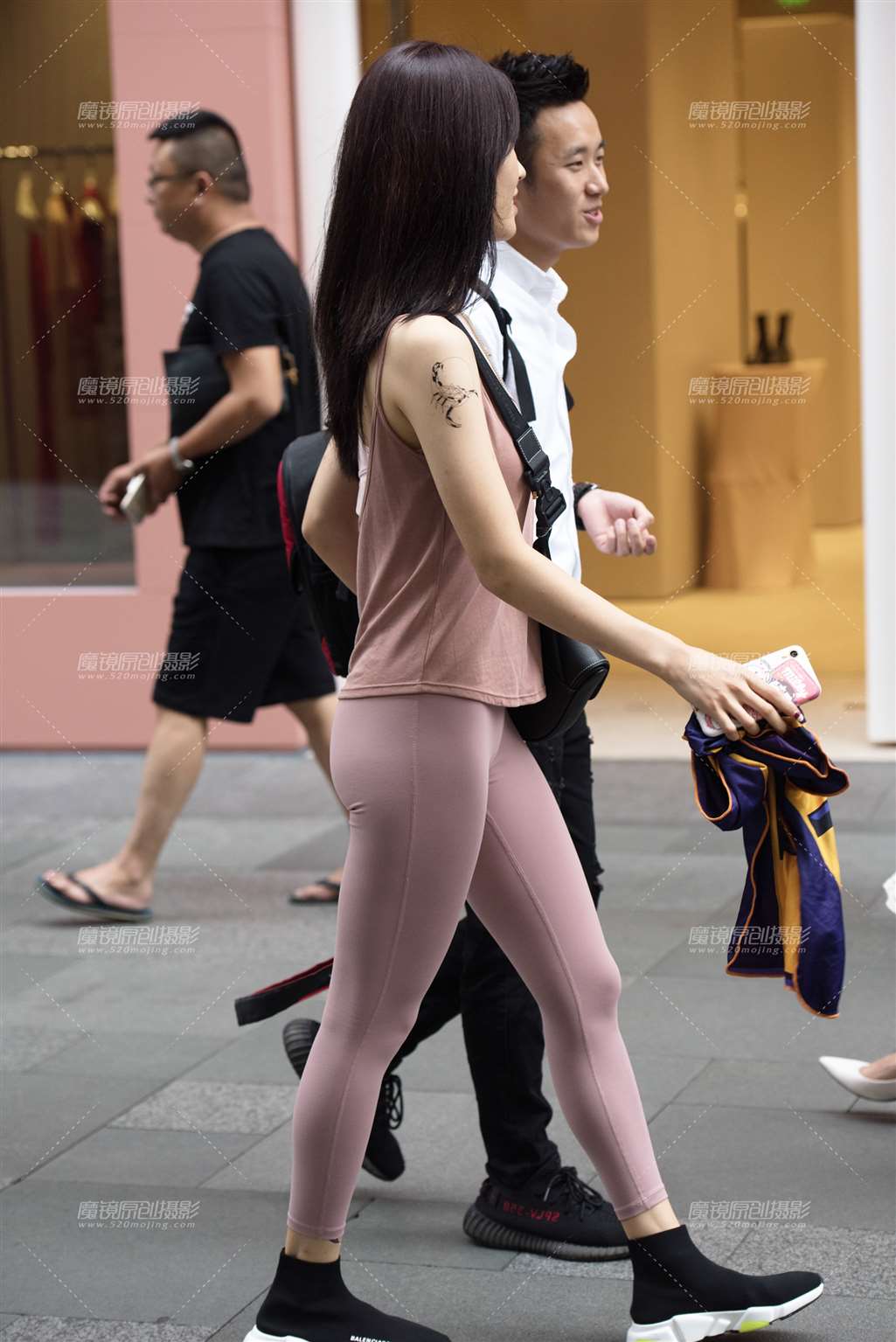 图片[4]-瑜伽裤美女-街拍流行馆