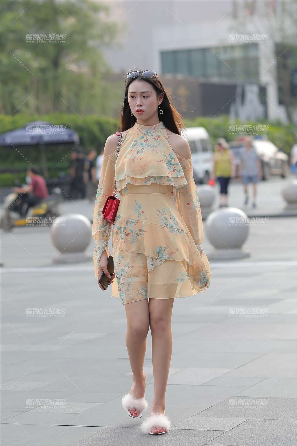 图片[1]-大长腿貌美肤白-街拍流行馆