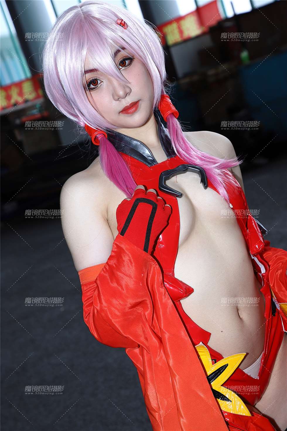 图片[1]-红衣coser-街拍流行馆