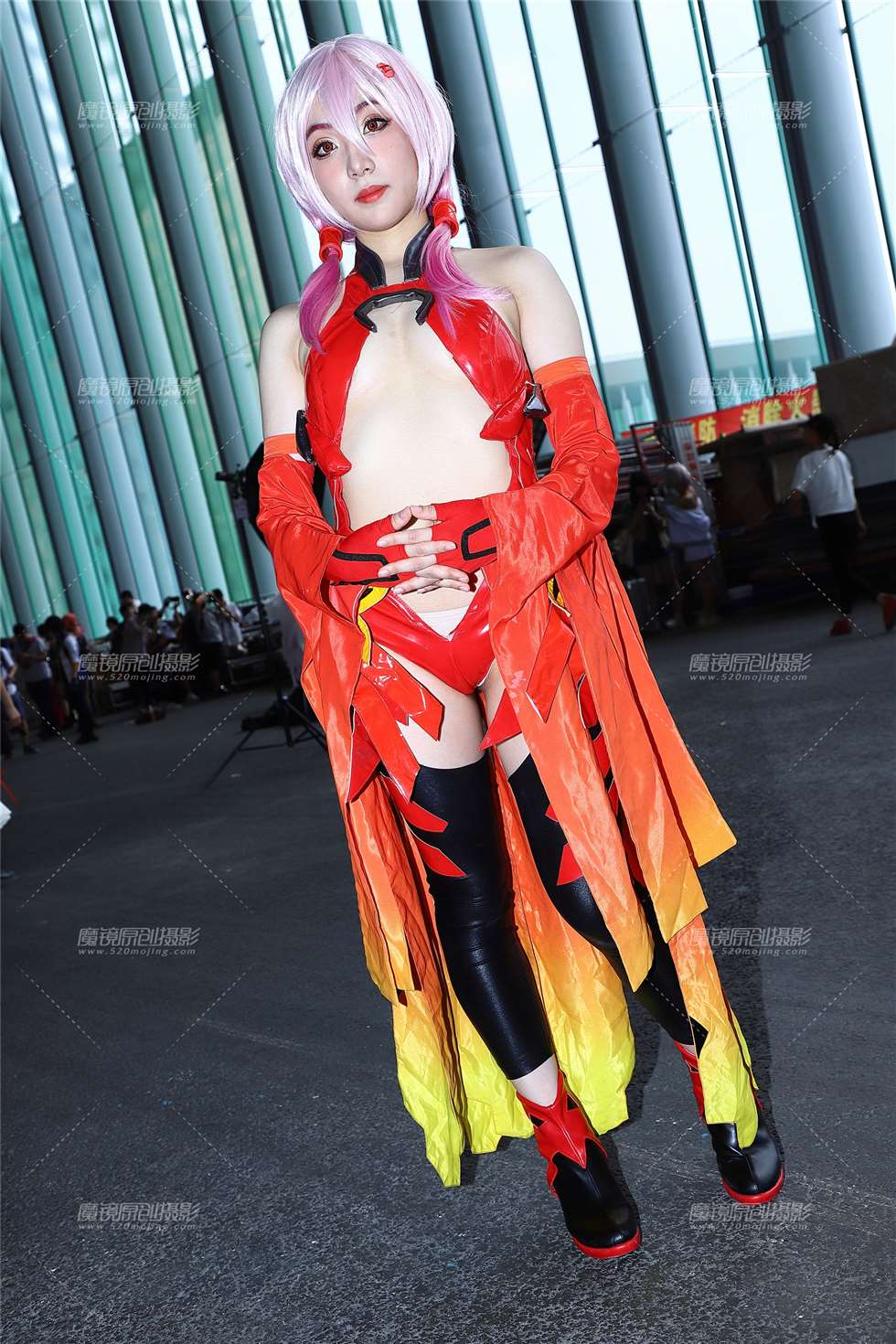 图片[2]-红衣coser-街拍流行馆