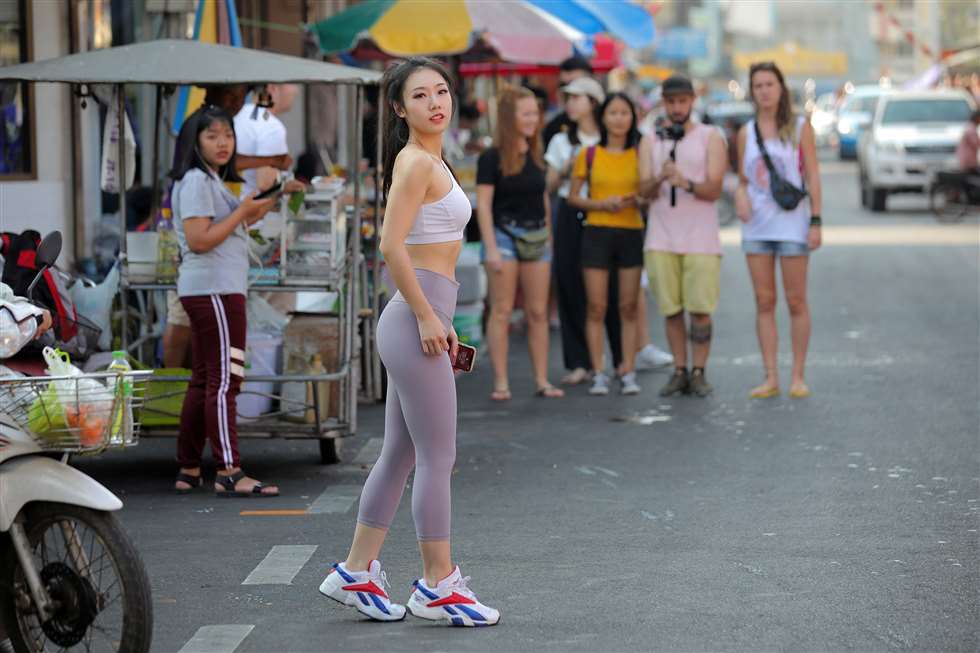 图片[4]-【凯恩Samui旅拍作品】第五篇–漫步美功铁道市场-街拍流行馆