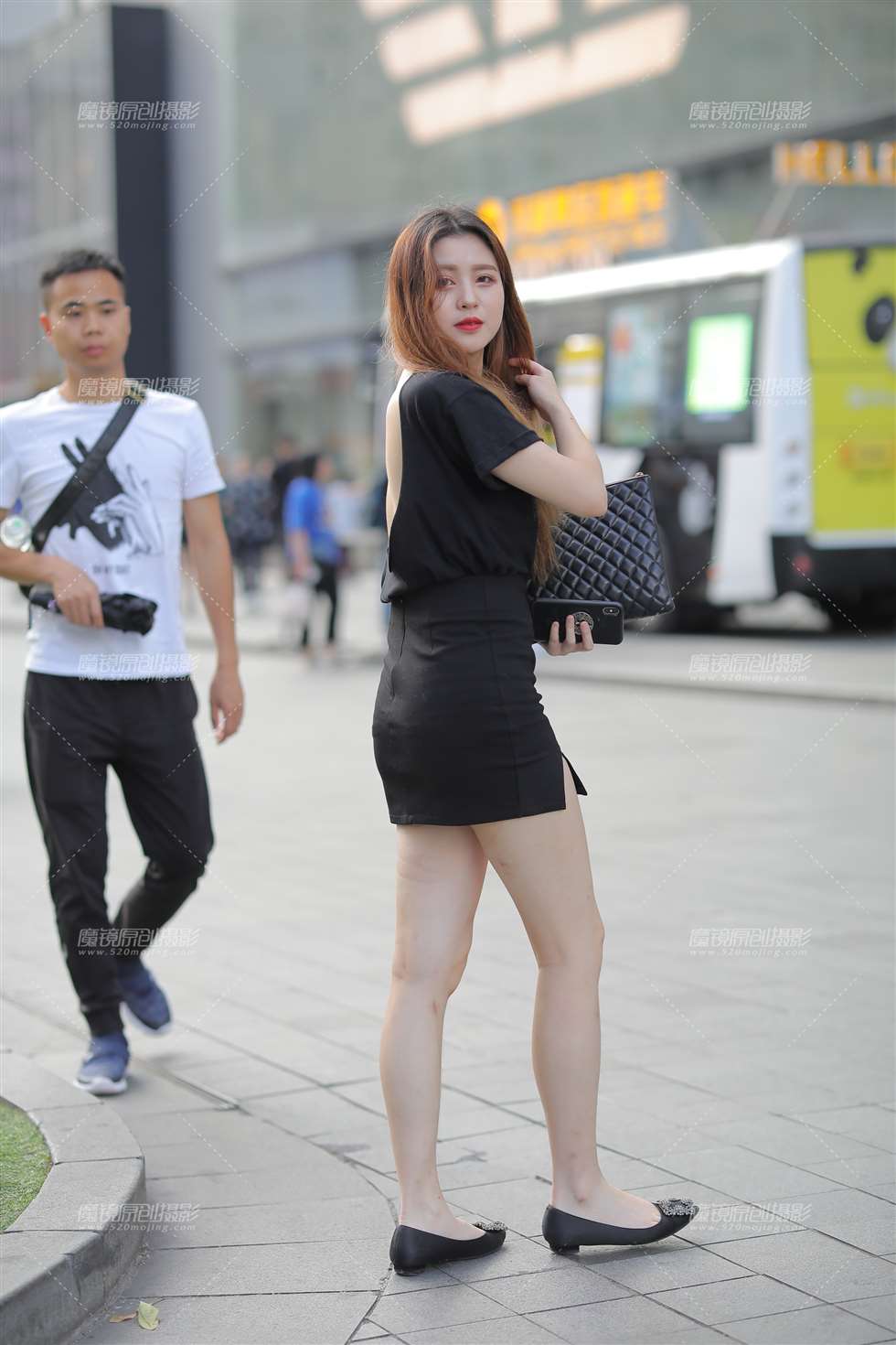 图片[2]-短裙美腿-街拍流行馆