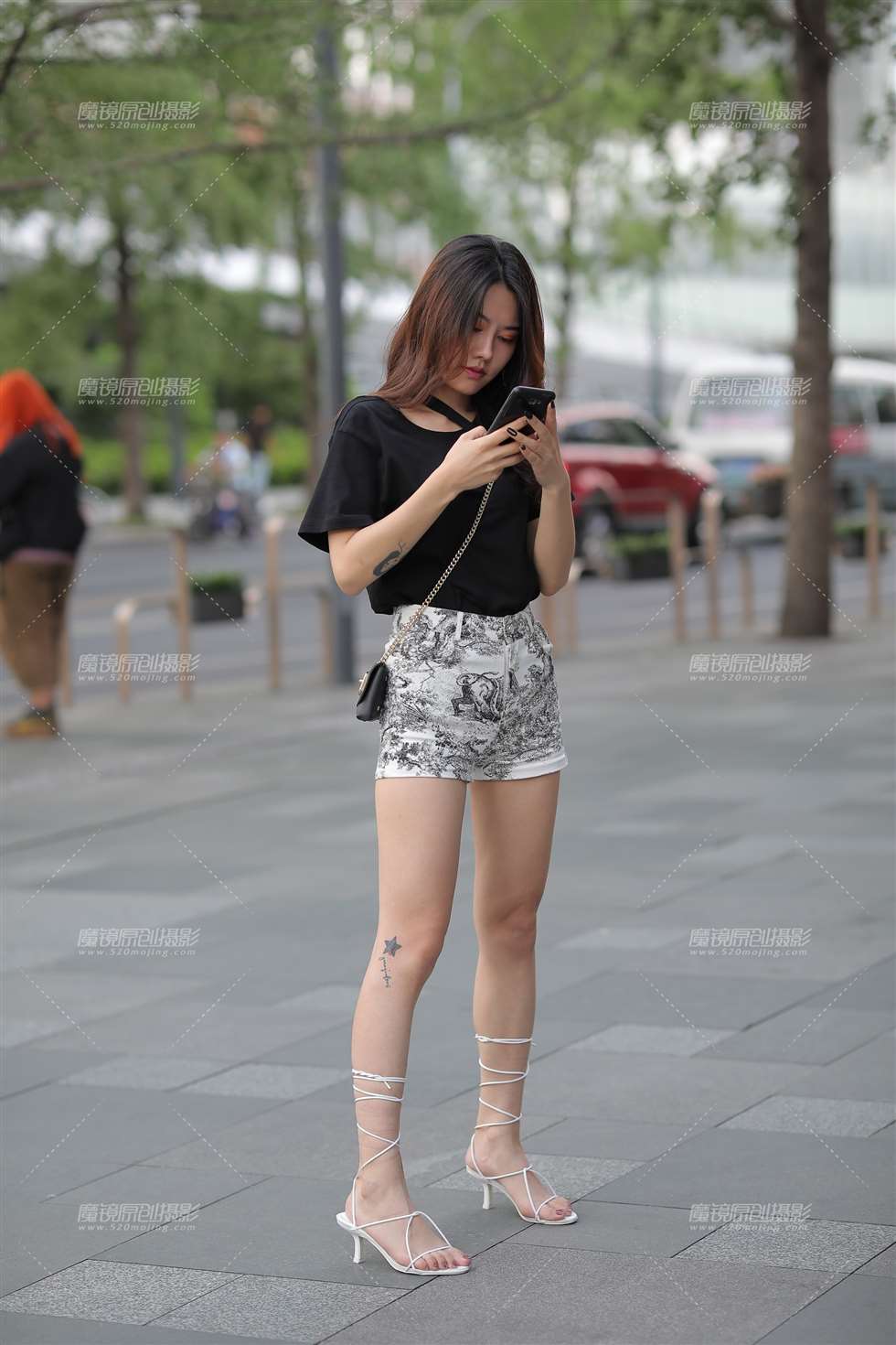 图片[1]-美腿女孩-街拍流行馆