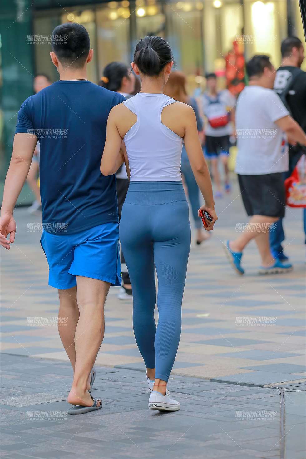 图片[2]-深蓝瑜伽服小妹-街拍流行馆