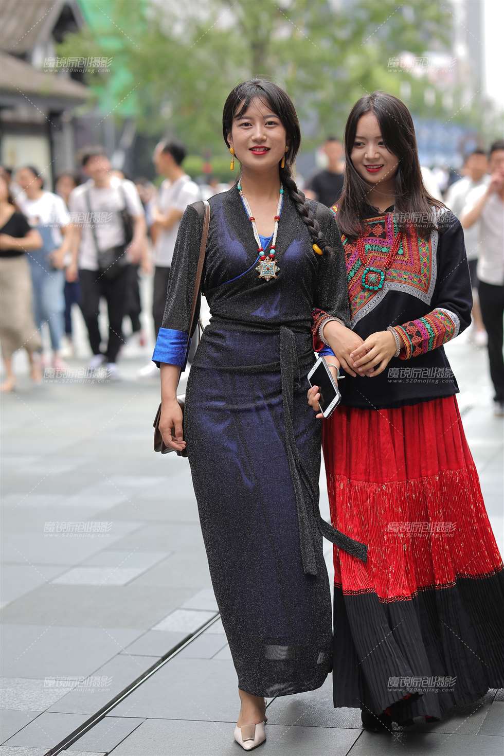图片[5]-两个漂亮的新疆女孩儿-街拍流行馆