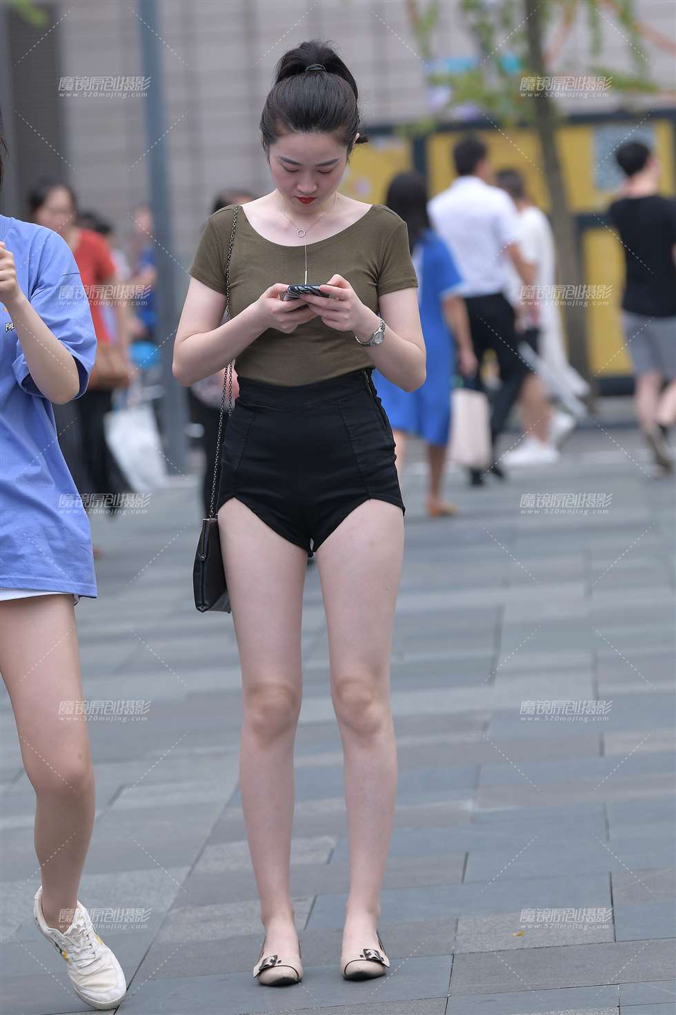 图片[1]-白嫩美腿美女-街拍流行馆
