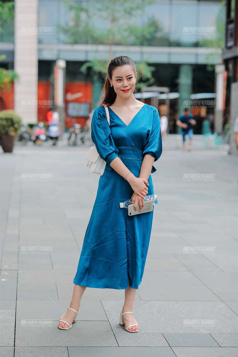 图片[1]-高冷又不失可爱的气质**-街拍流行馆