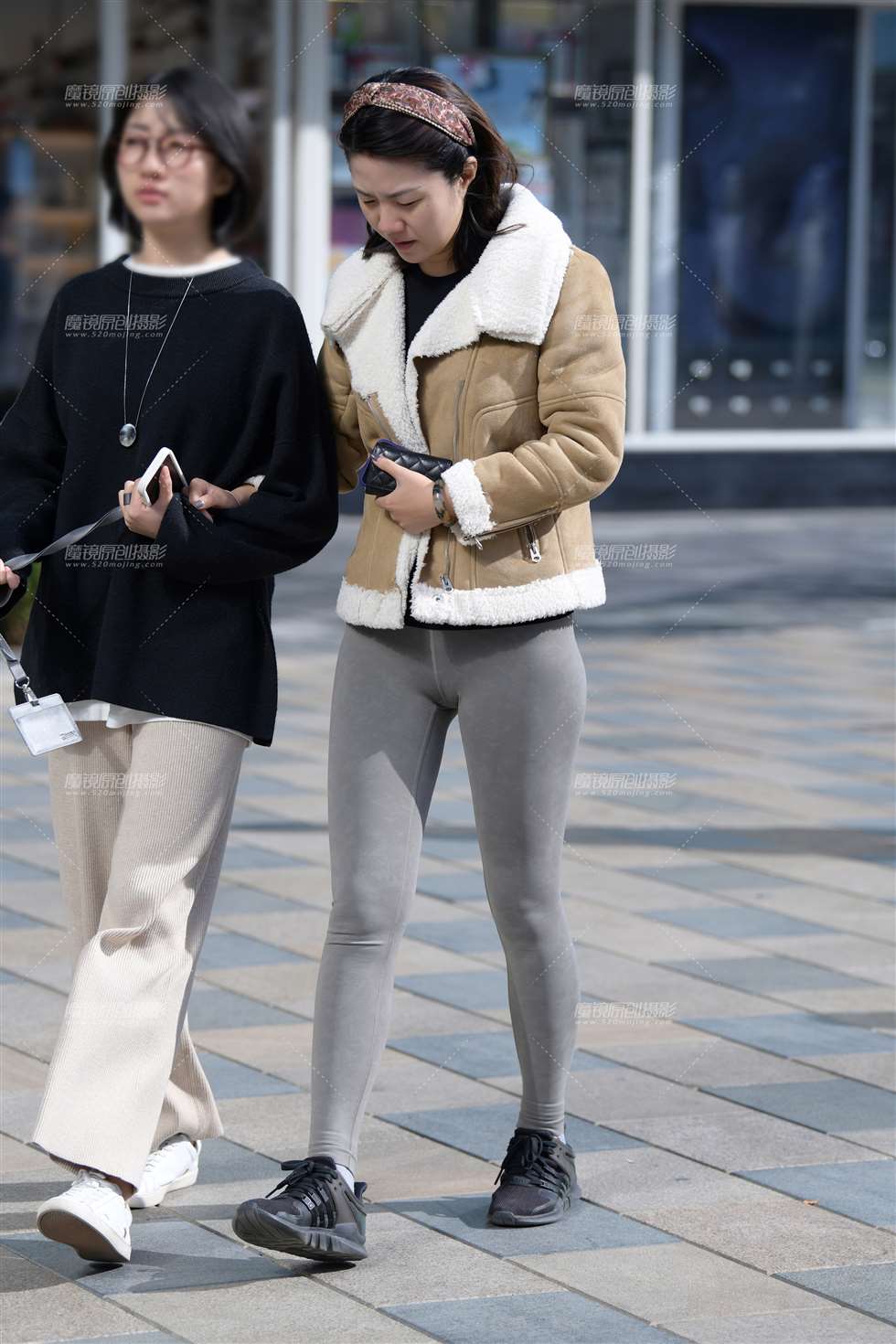 图片[2]-第1591篇逛街紧身美女-街拍流行馆