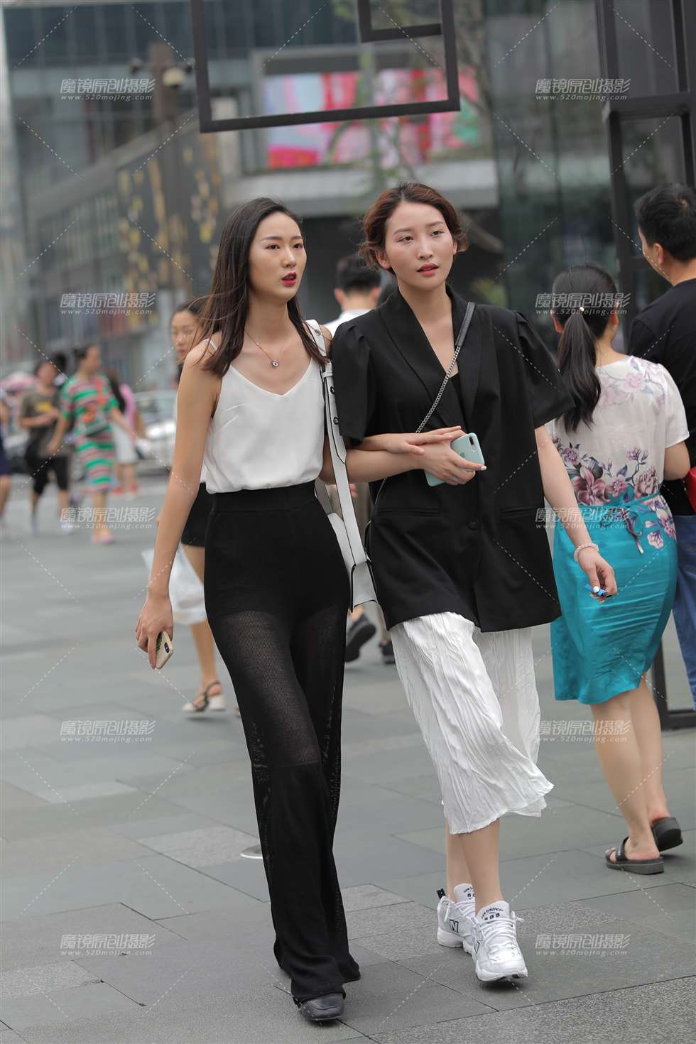 图片[4]-抢眼的网网裤-街拍流行馆
