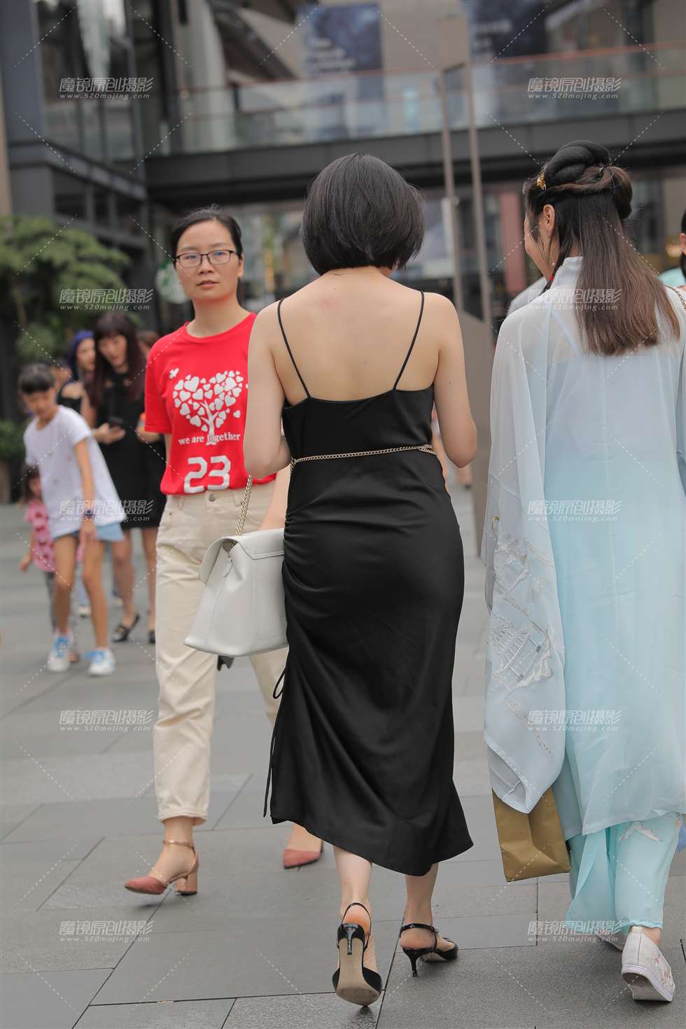 图片[2]-甜美耐看的短发女孩-街拍流行馆