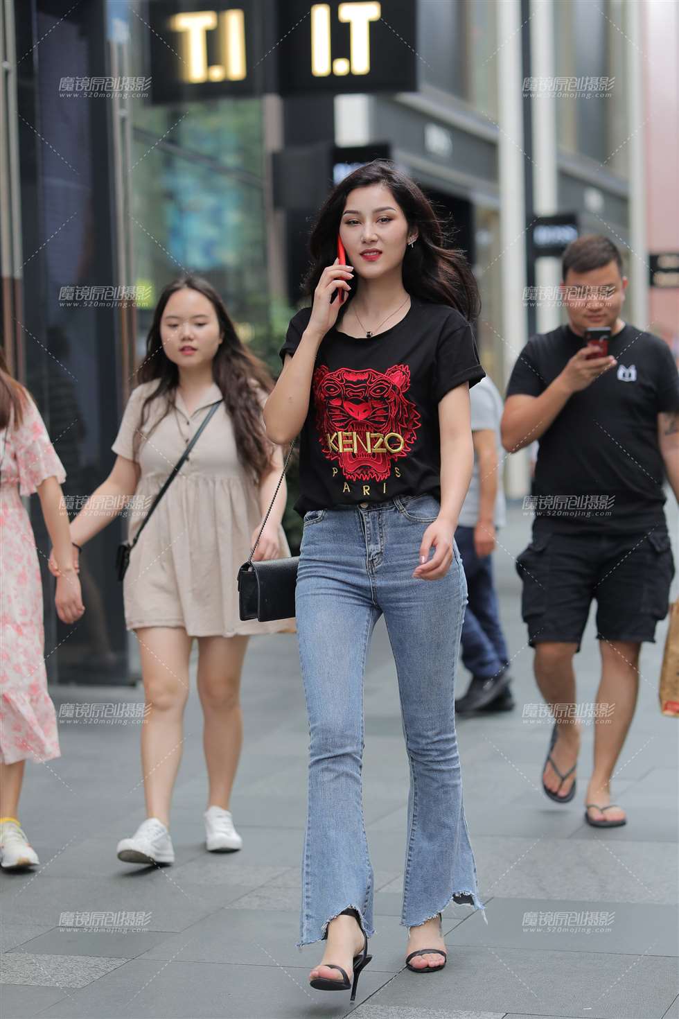 图片[1]-紧牛美眉-街拍流行馆