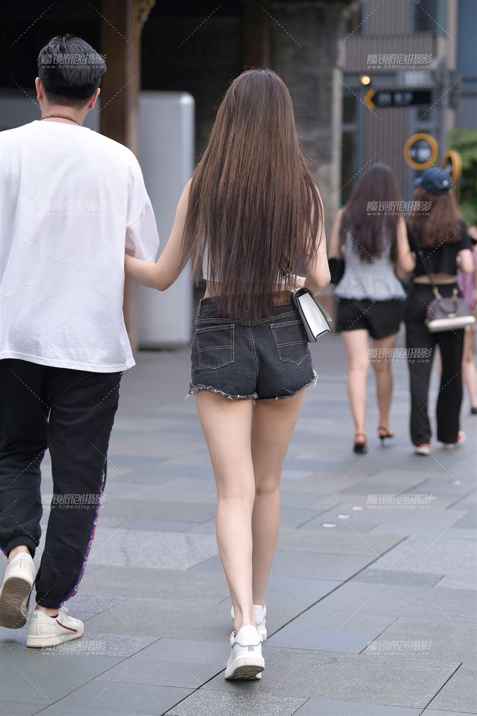 图片[2]-性感，热裤美腿女友-街拍流行馆