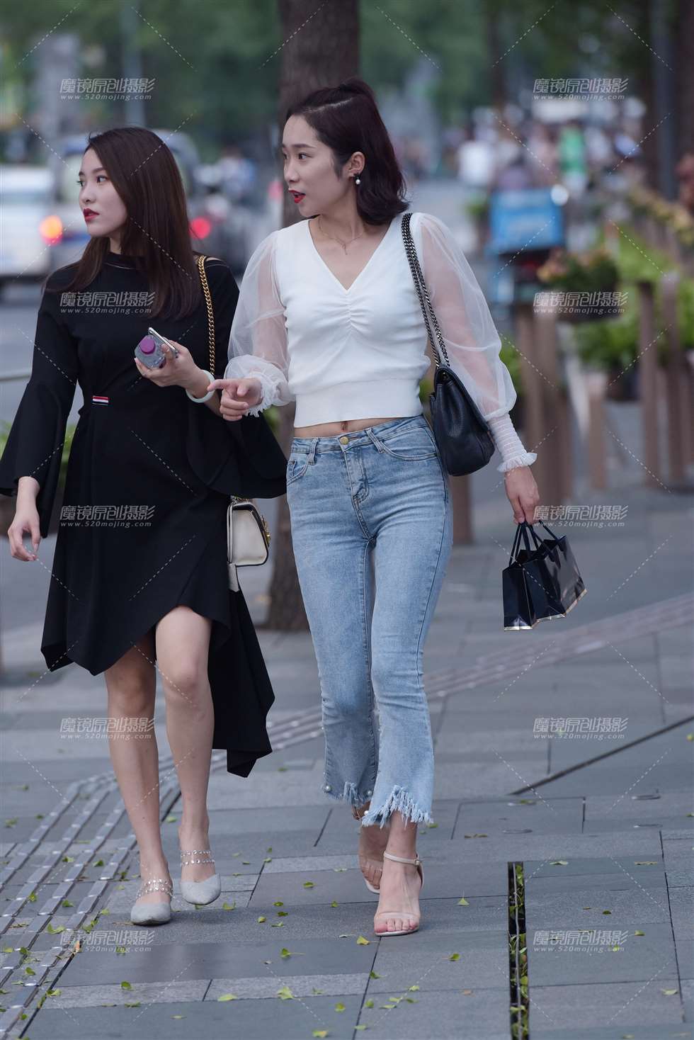 图片[1]-逛街的美女-街拍流行馆