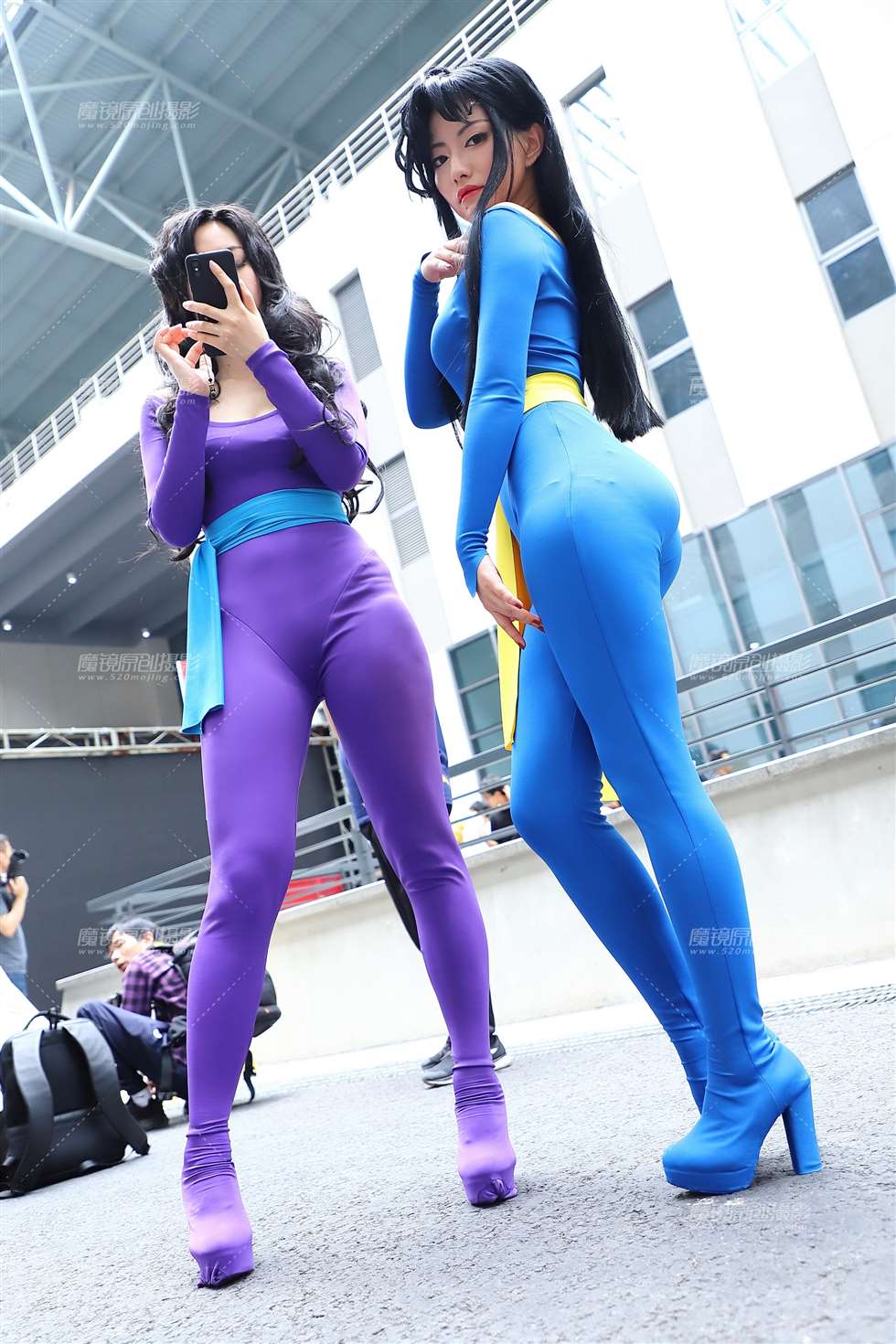 图片[1]-蓝紫紧身服coser-街拍流行馆