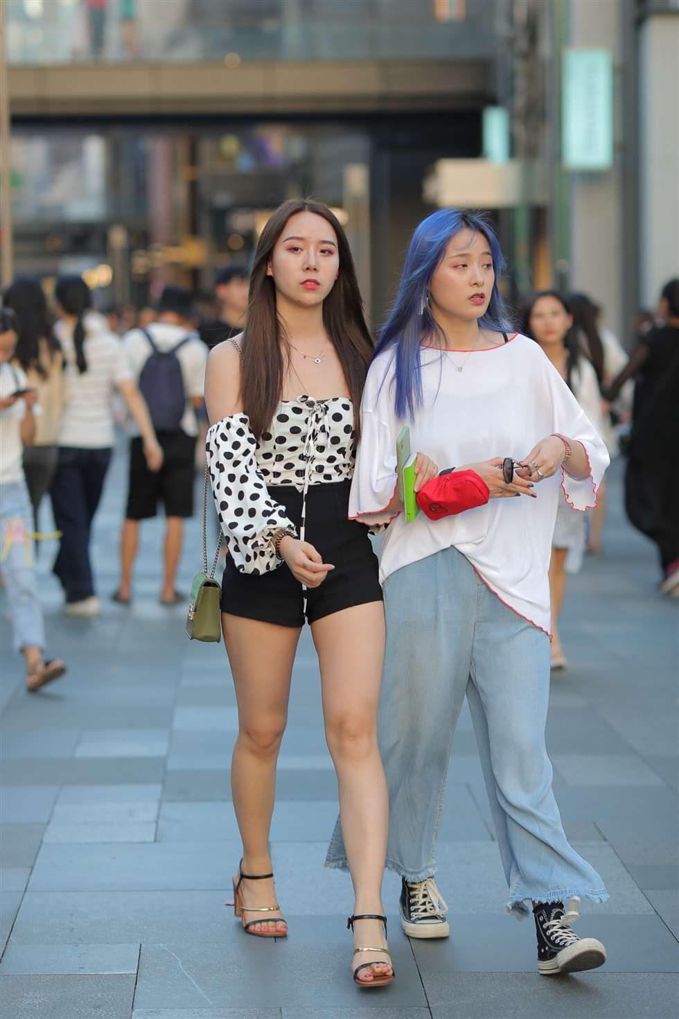 图片[3]-热裤香肩-街拍流行馆