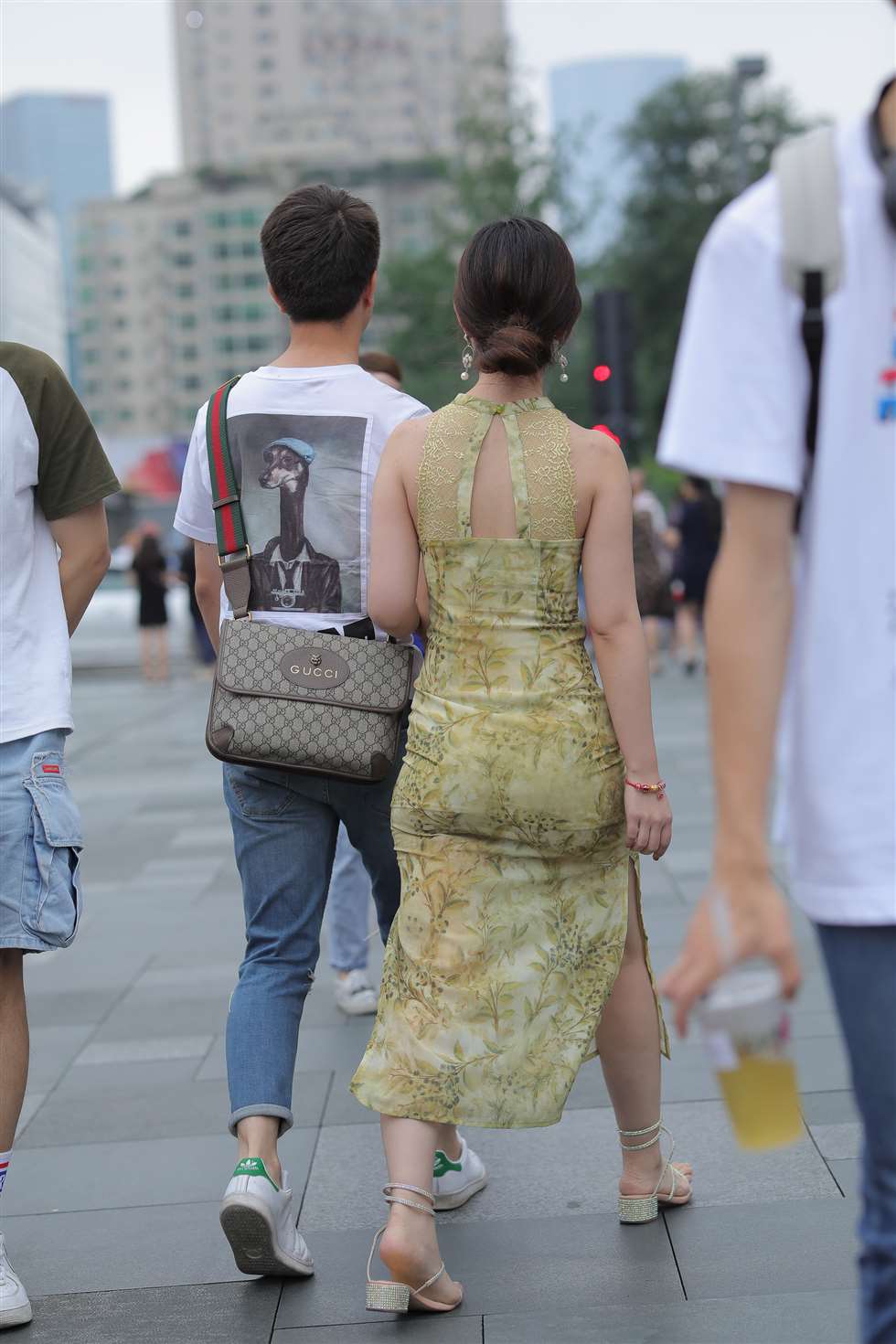 图片[2]-曼妙身材 旗袍美-街拍流行馆