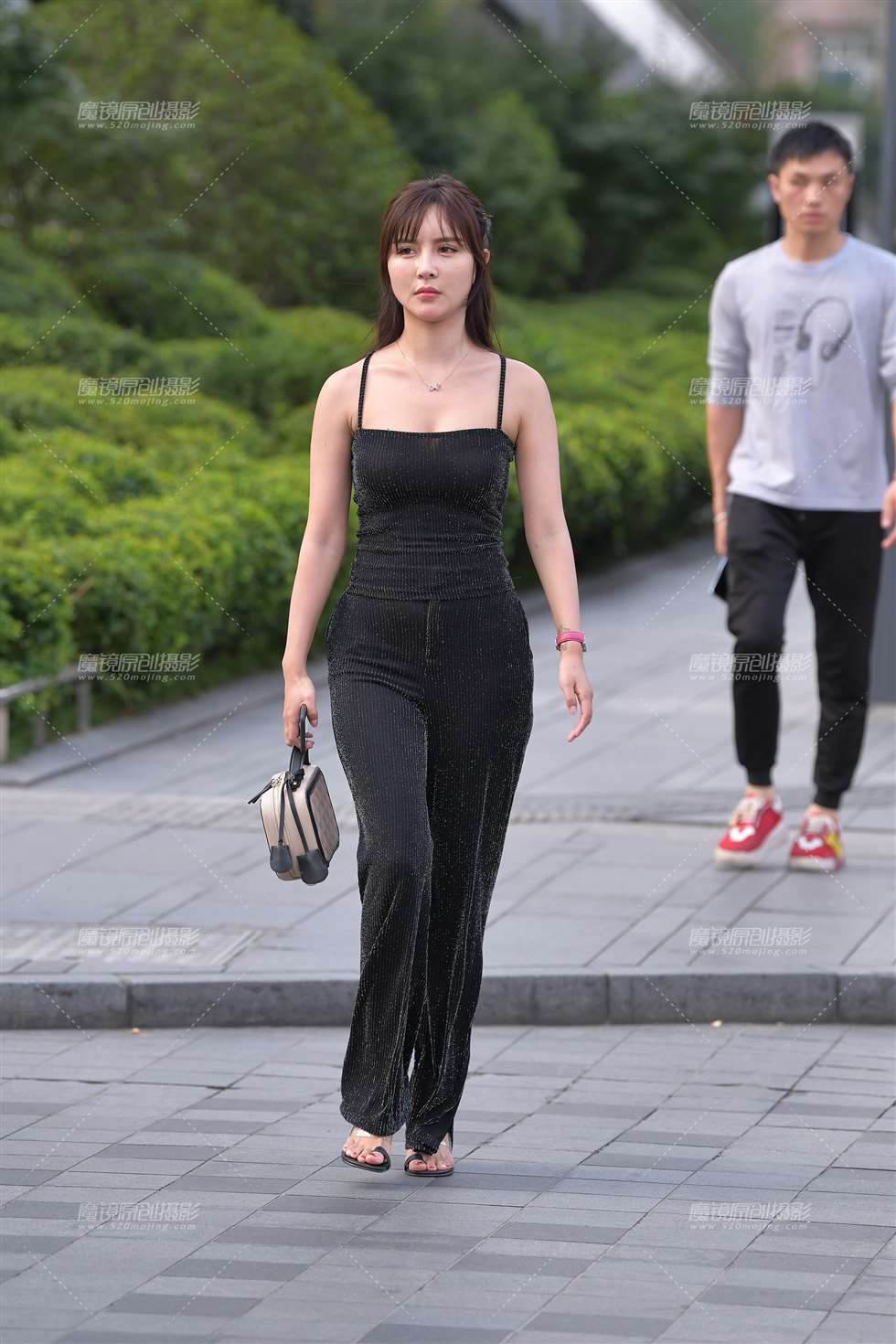 图片[4]-性感吊带小姐姐-街拍流行馆