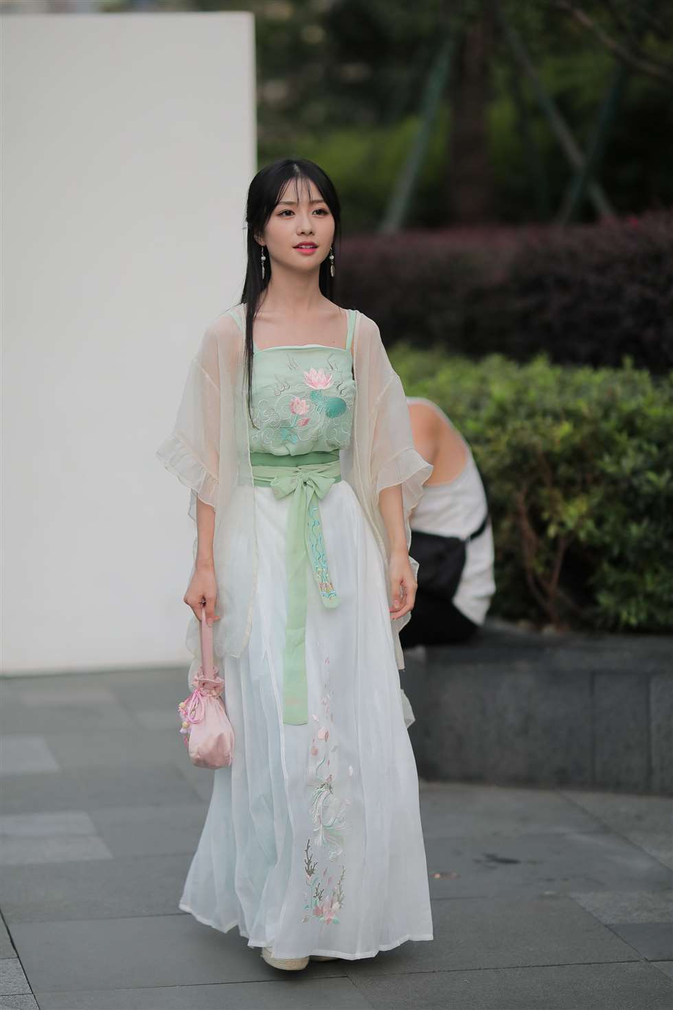 图片[1]-窈窕淑女 君子好逑-街拍流行馆