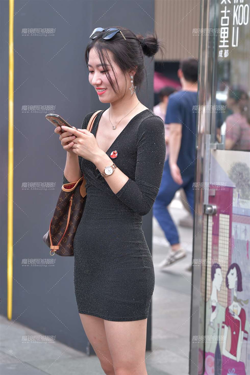 图片[1]-这包臀裙有点熟悉-街拍流行馆