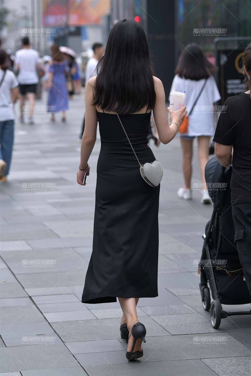 图片[3]-性感黑裙-街拍流行馆