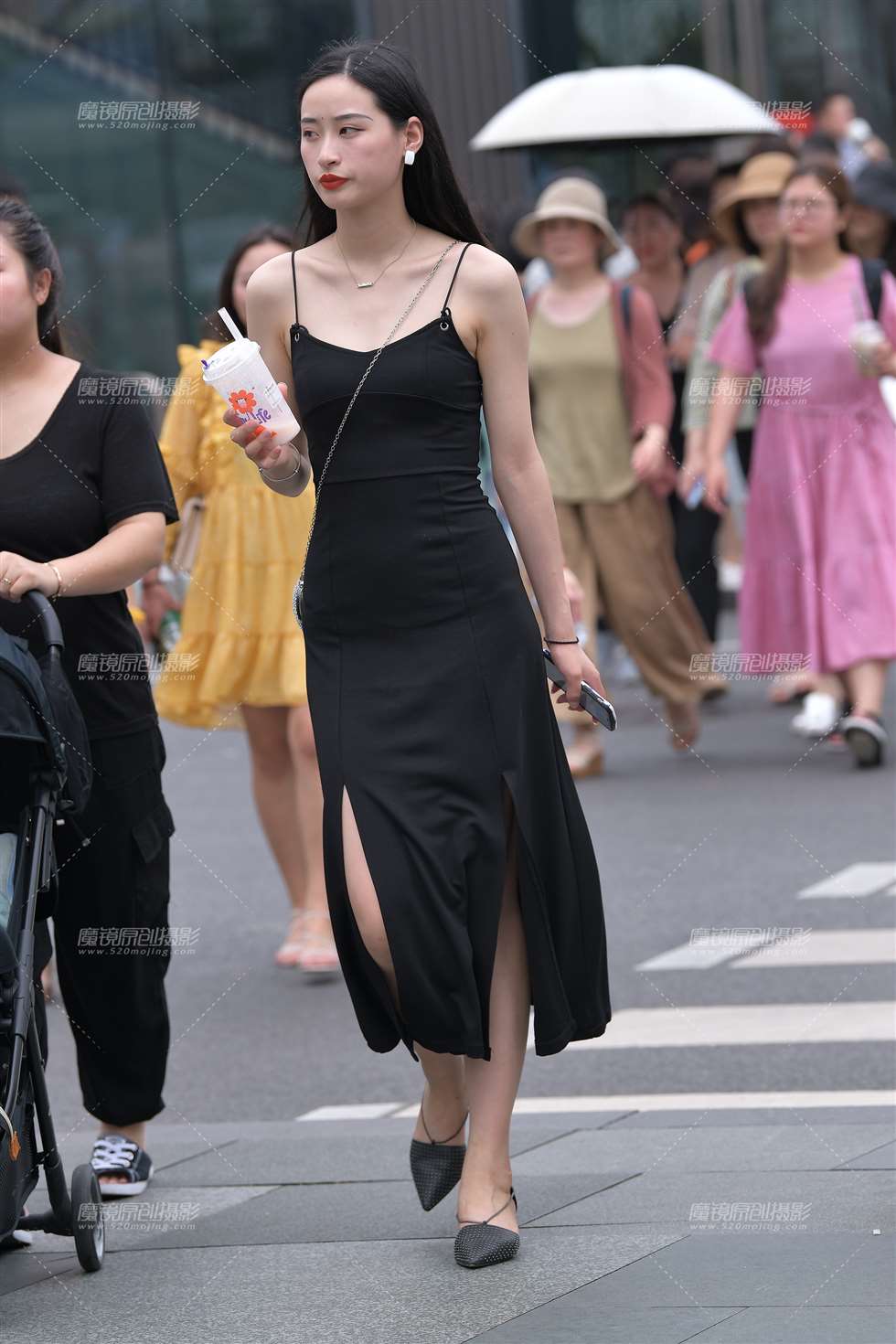 图片[1]-性感黑裙-街拍流行馆
