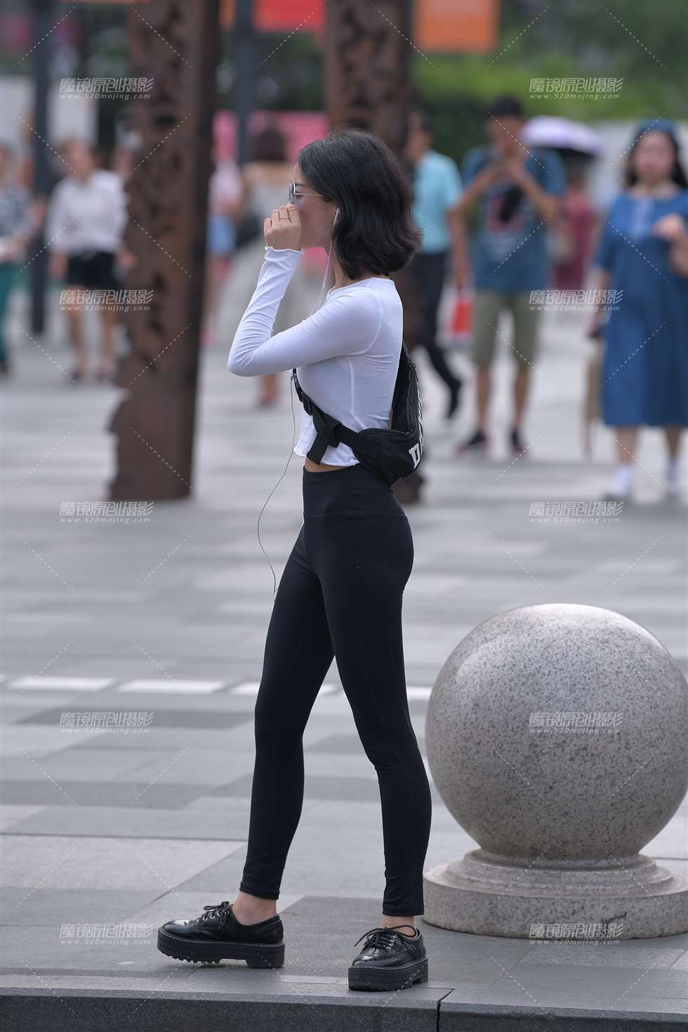 图片[5]-黑色紧身裤运动女孩-街拍流行馆