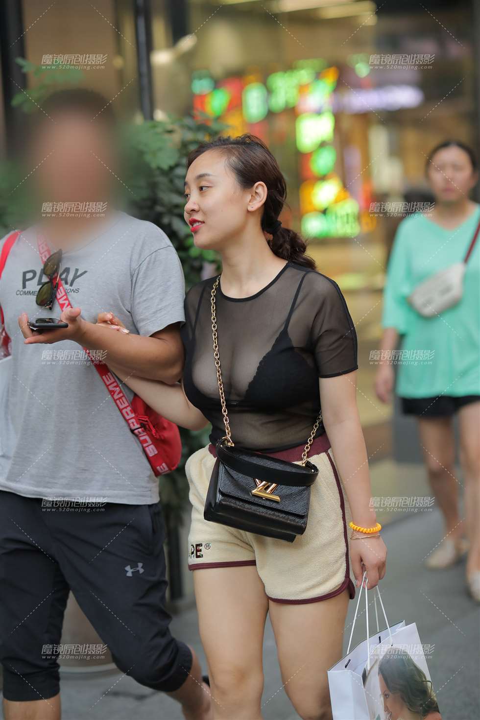 图片[5]-美女穿的真大胆-街拍流行馆
