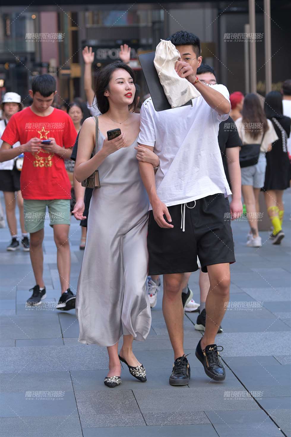 图片[4]-性感吊带裙女友-街拍流行馆