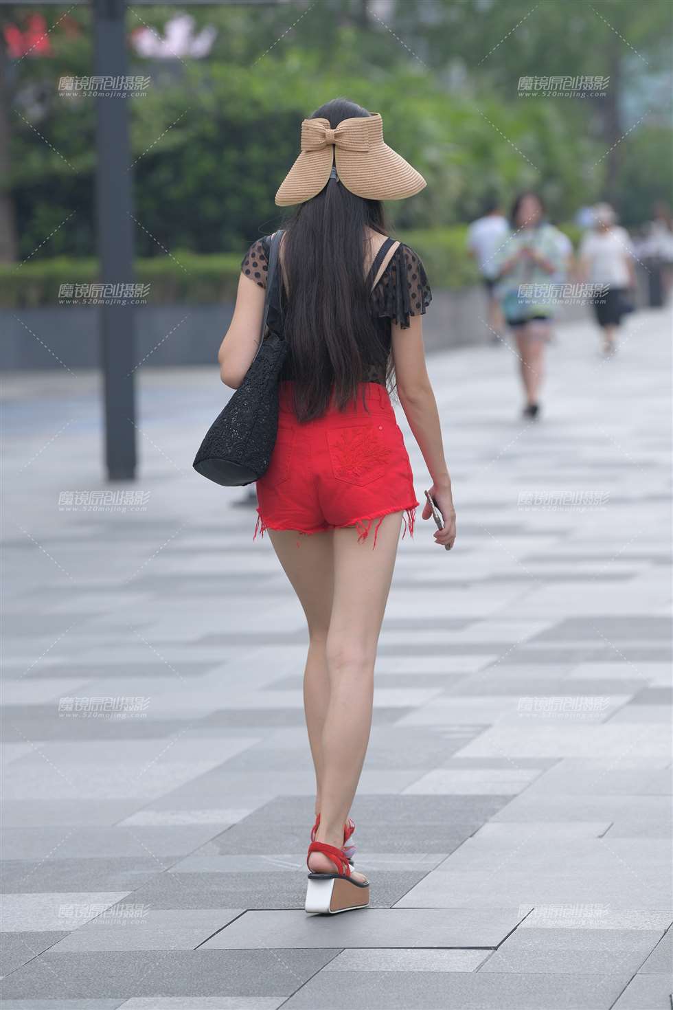 图片[2]-大长腿**-街拍流行馆