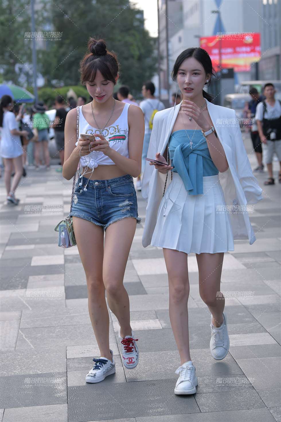 图片[1]-倆闺蜜~-街拍流行馆