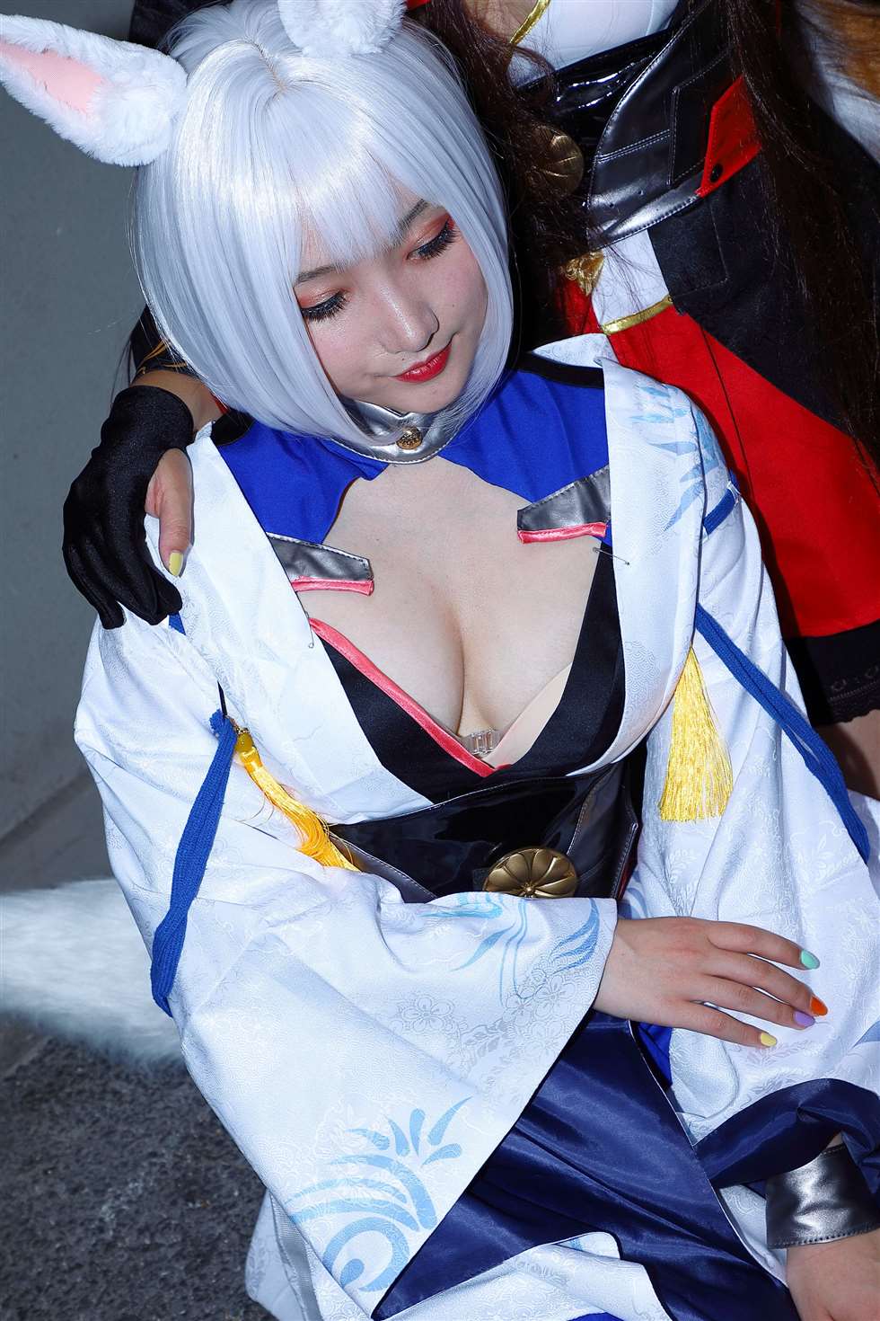 图片[3]-银发美胸coser-街拍流行馆