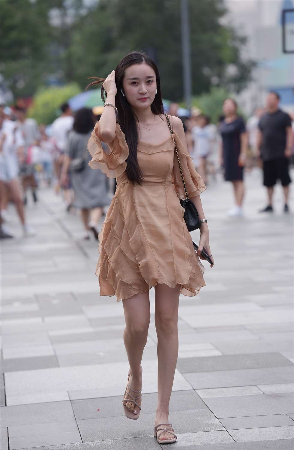 图片[1]-连衣裙美女-街拍流行馆