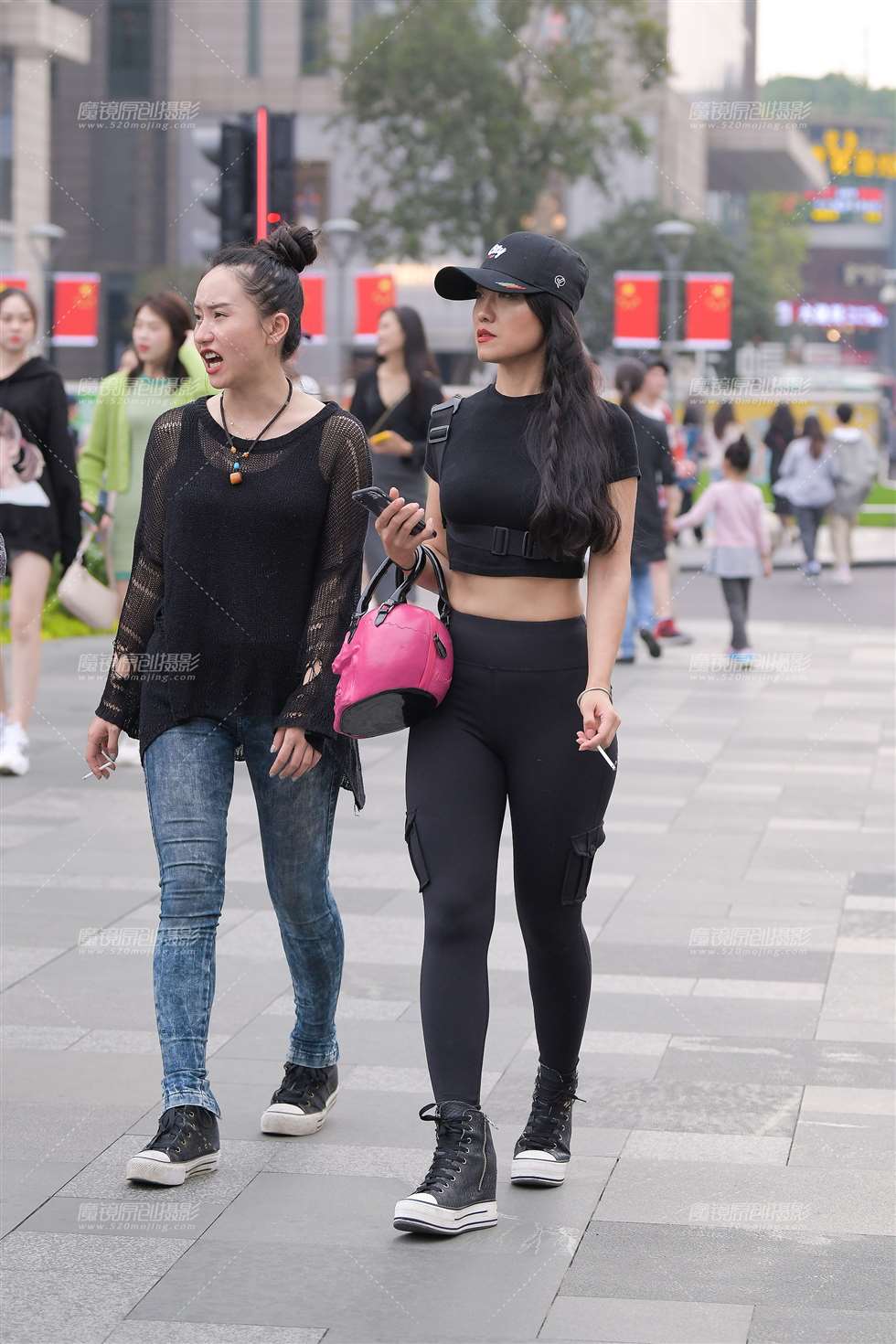 图片[4]-工装紧身裤小姐姐-街拍流行馆