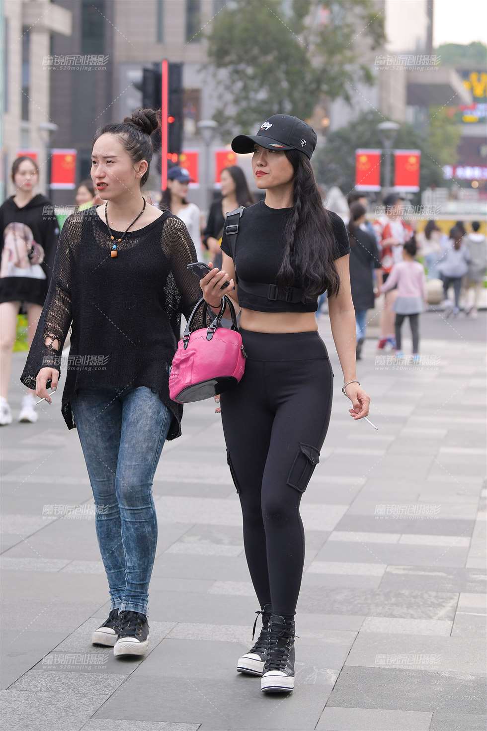 图片[5]-工装紧身裤小姐姐-街拍流行馆