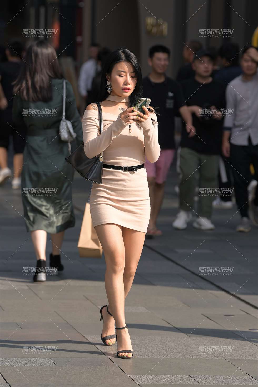 图片[5]-紧致包臀裙高跟美女-街拍流行馆