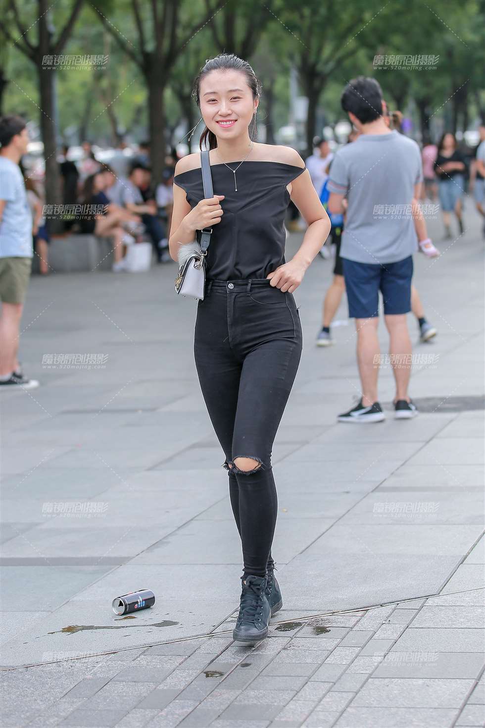 图片[3]-黑色牛仔裤小妹-街拍流行馆